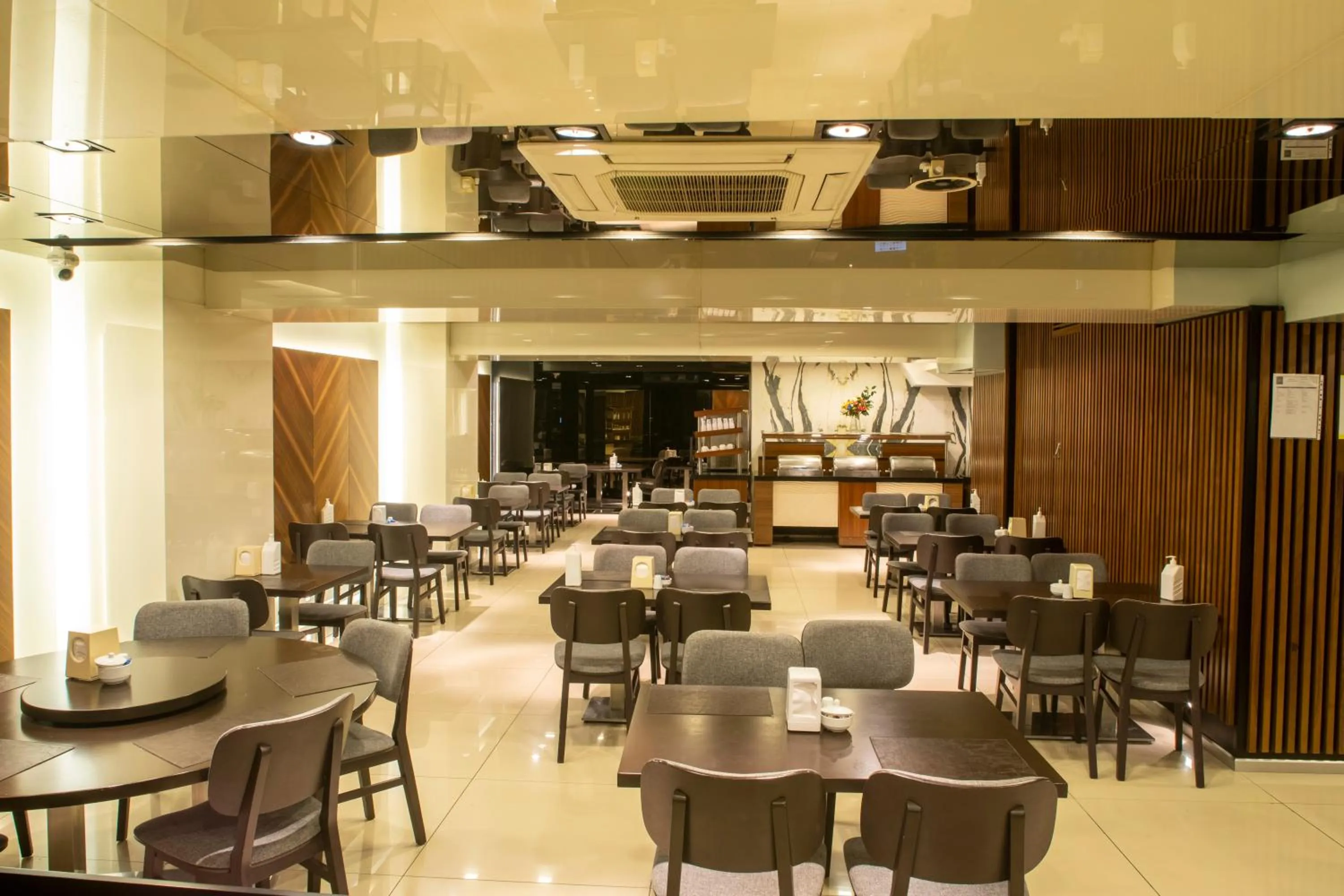 Restaurant/places to eat in Martinenz Hotel