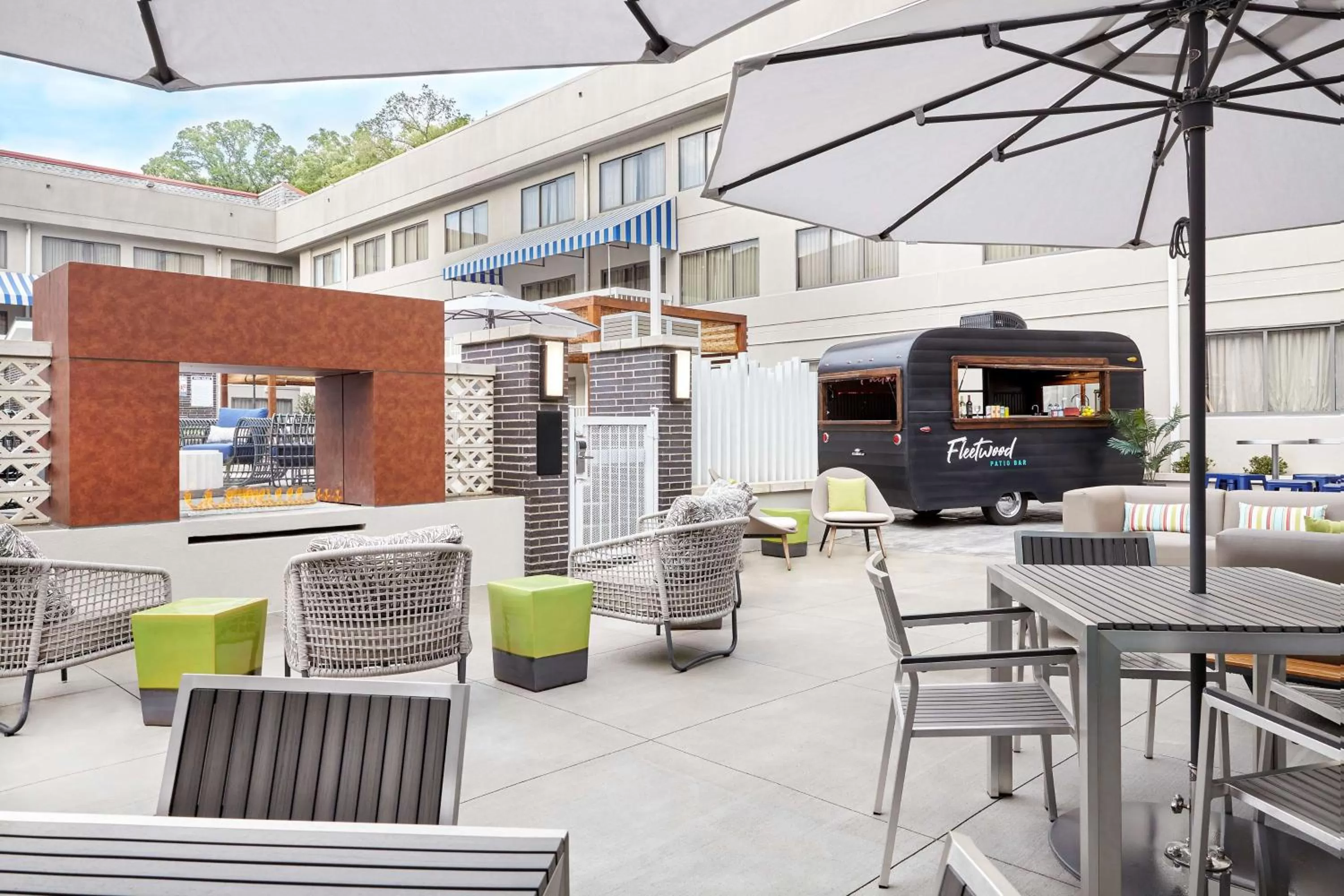 Communal lounge/ TV room in DoubleTree Suites by Hilton Nashville Airport