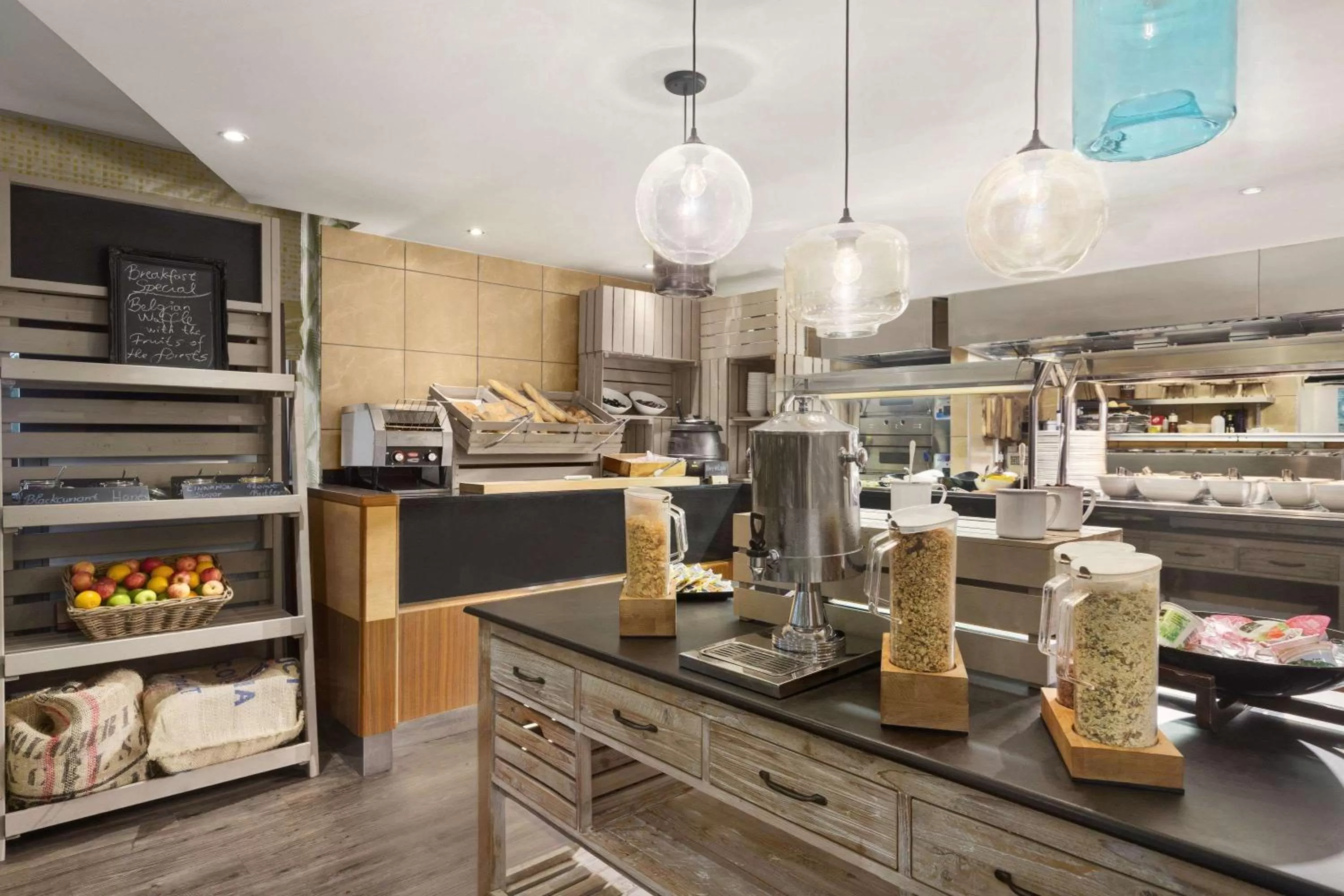 Restaurant/places to eat in Ramada Hotel & Suites by Wyndham Coventry