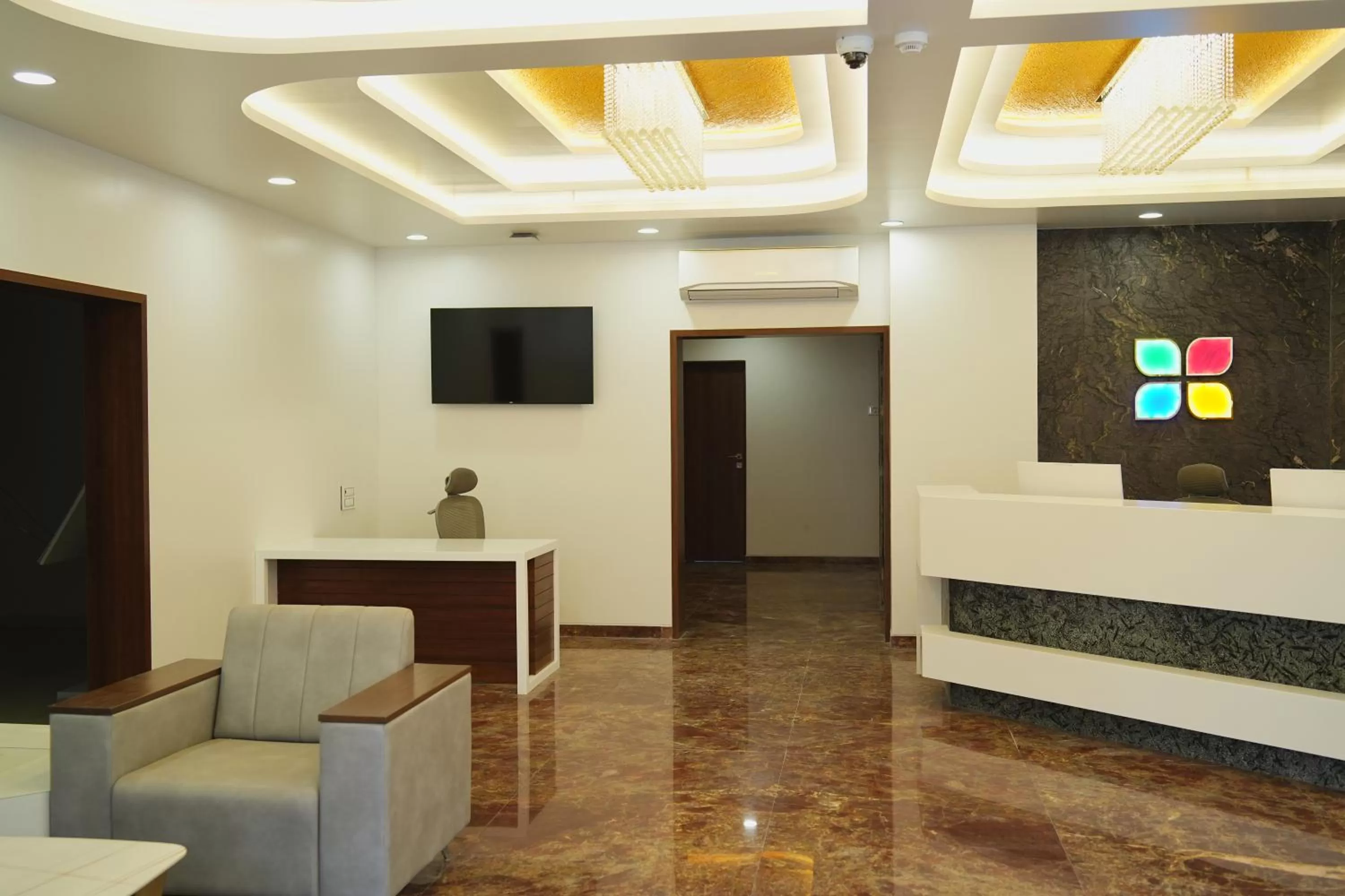 Four Petals Executive by LHMS