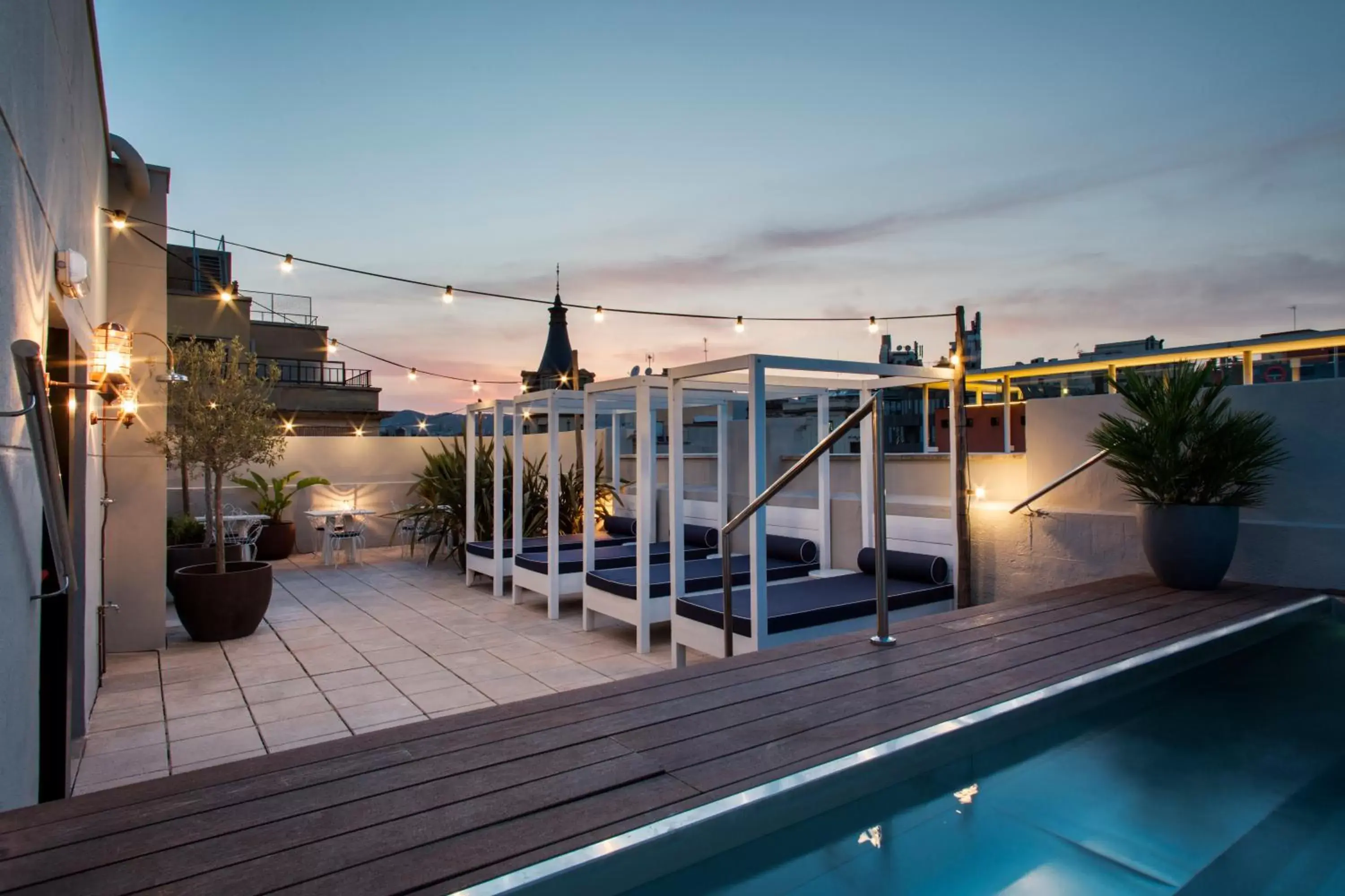 Design Double or Twin Room in Hotel Midmost by Majestic Hotel Group Design Double or Twin Room in Hotel Midmost by Majestic Hotel Group