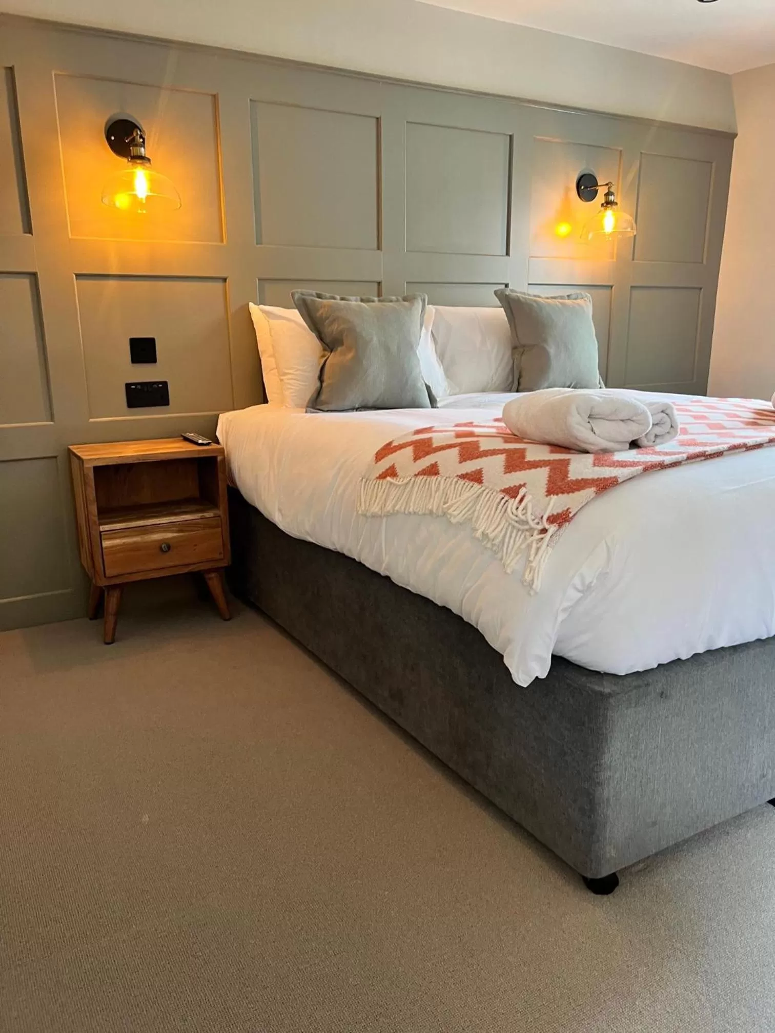 Bedroom, Bed in The Punchbowl Inn