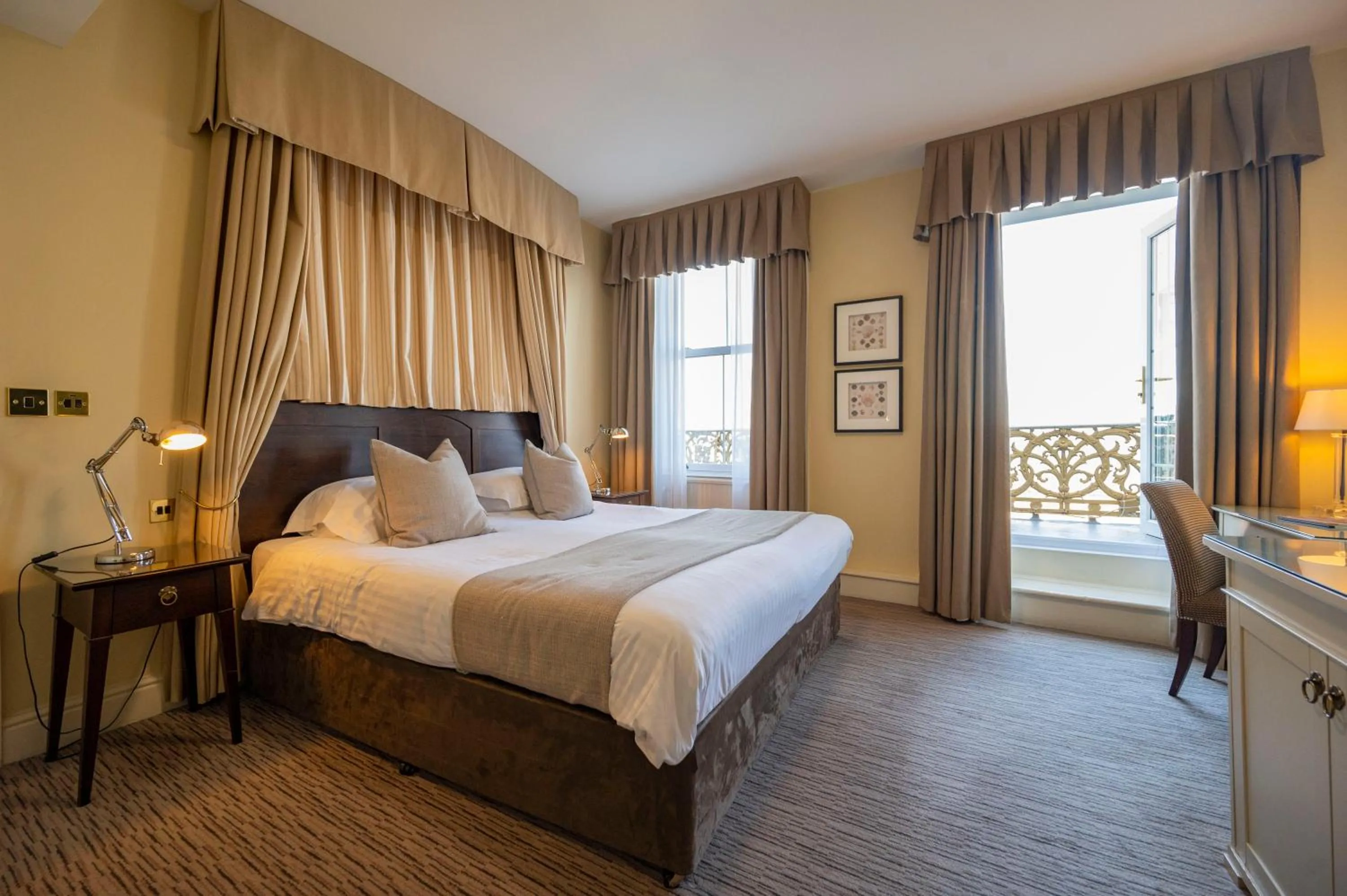 Bedroom, Bed in St George's Hotel - Llandudno