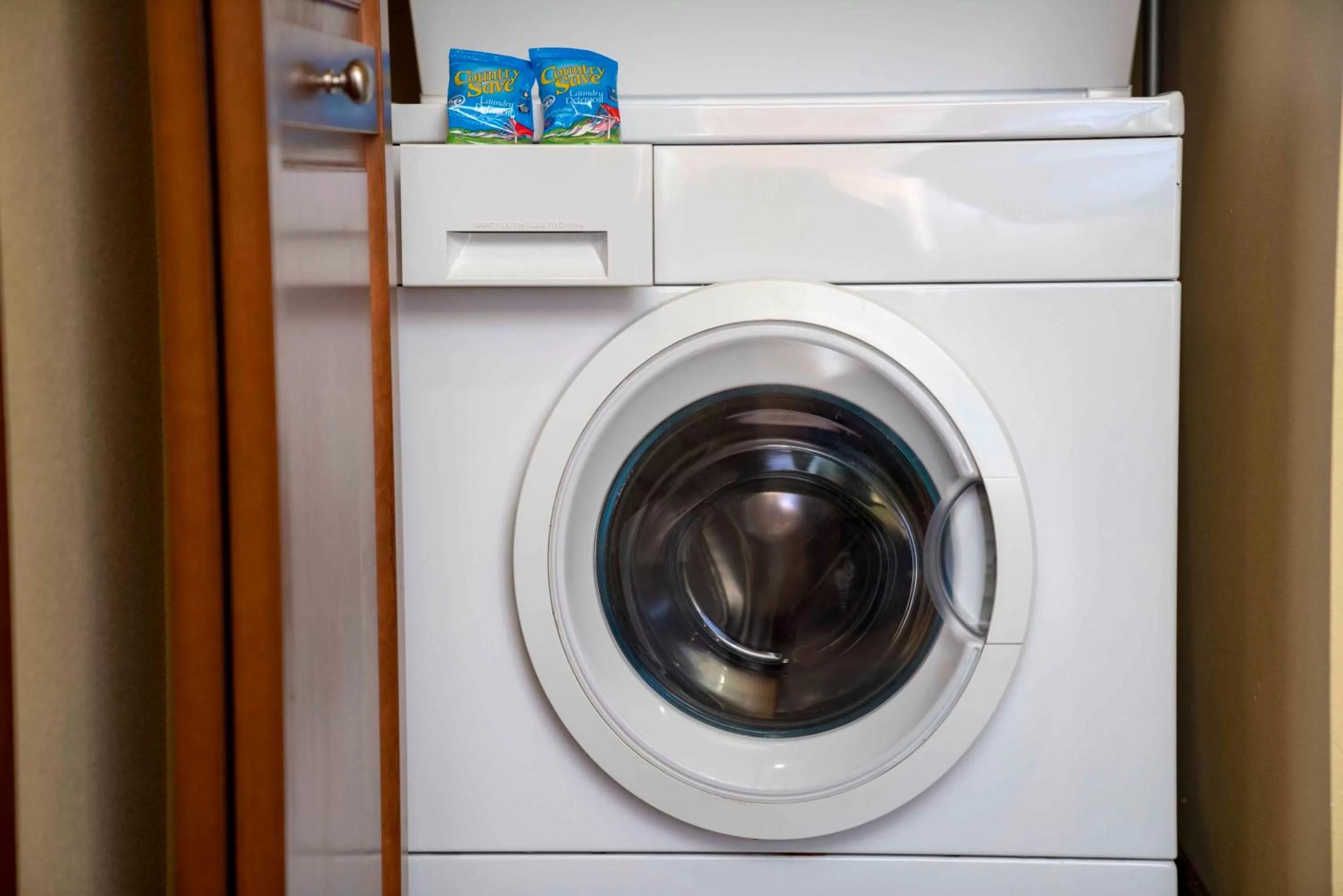 washing machine in Raintree's Sandcastle, Birch Bay