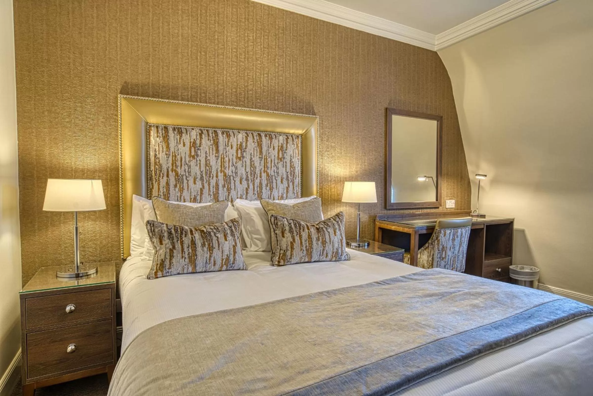 Bathroom, Bed in Inverness Palace Hotel & Spa, WorldHotels Distinctive