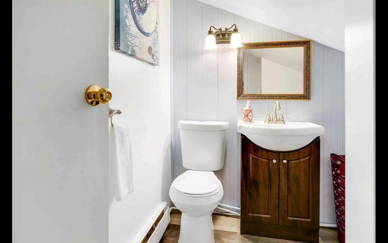 Bathroom in The Island Inn