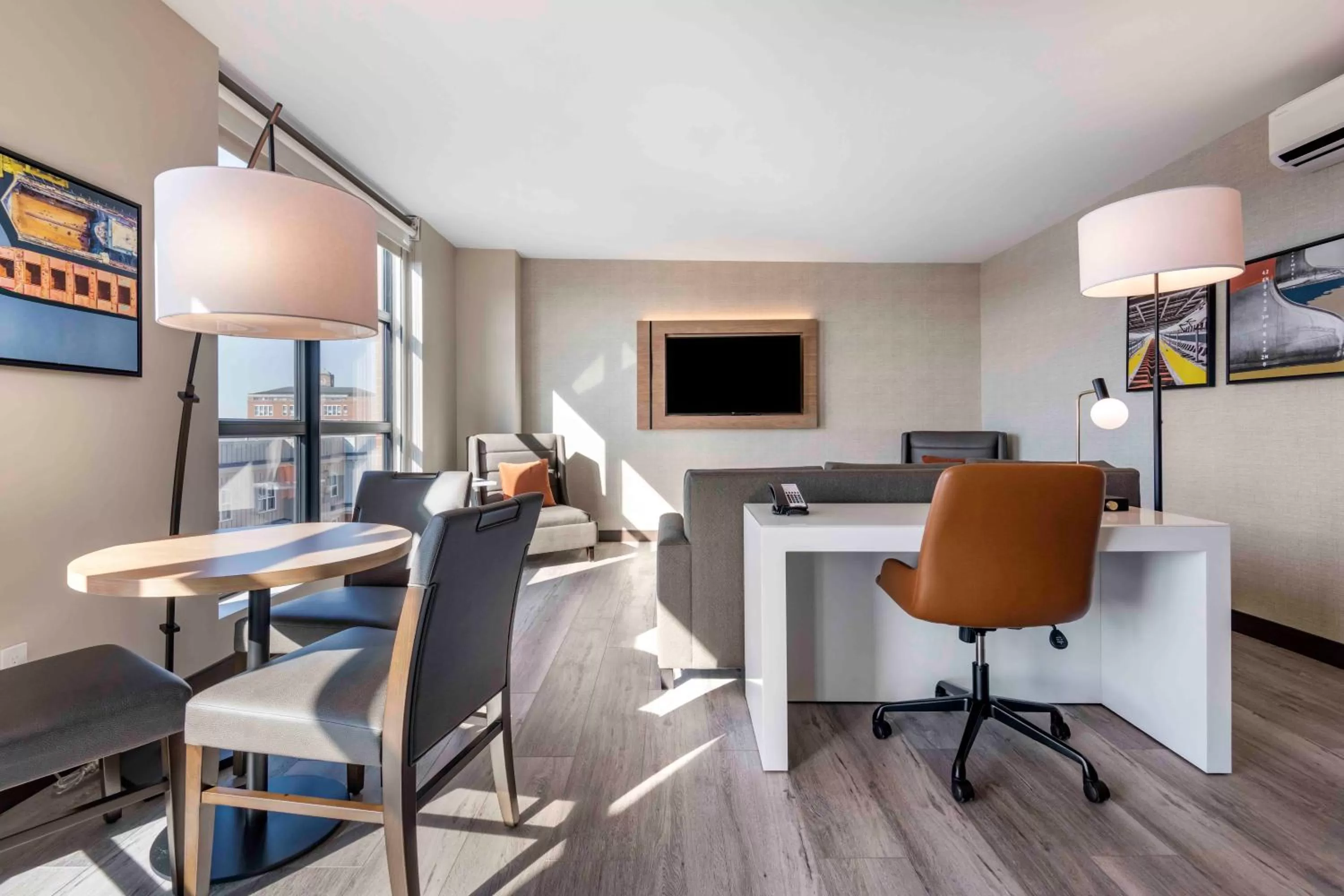 TV and multimedia in Cambria Hotel Portland Downtown Old Port