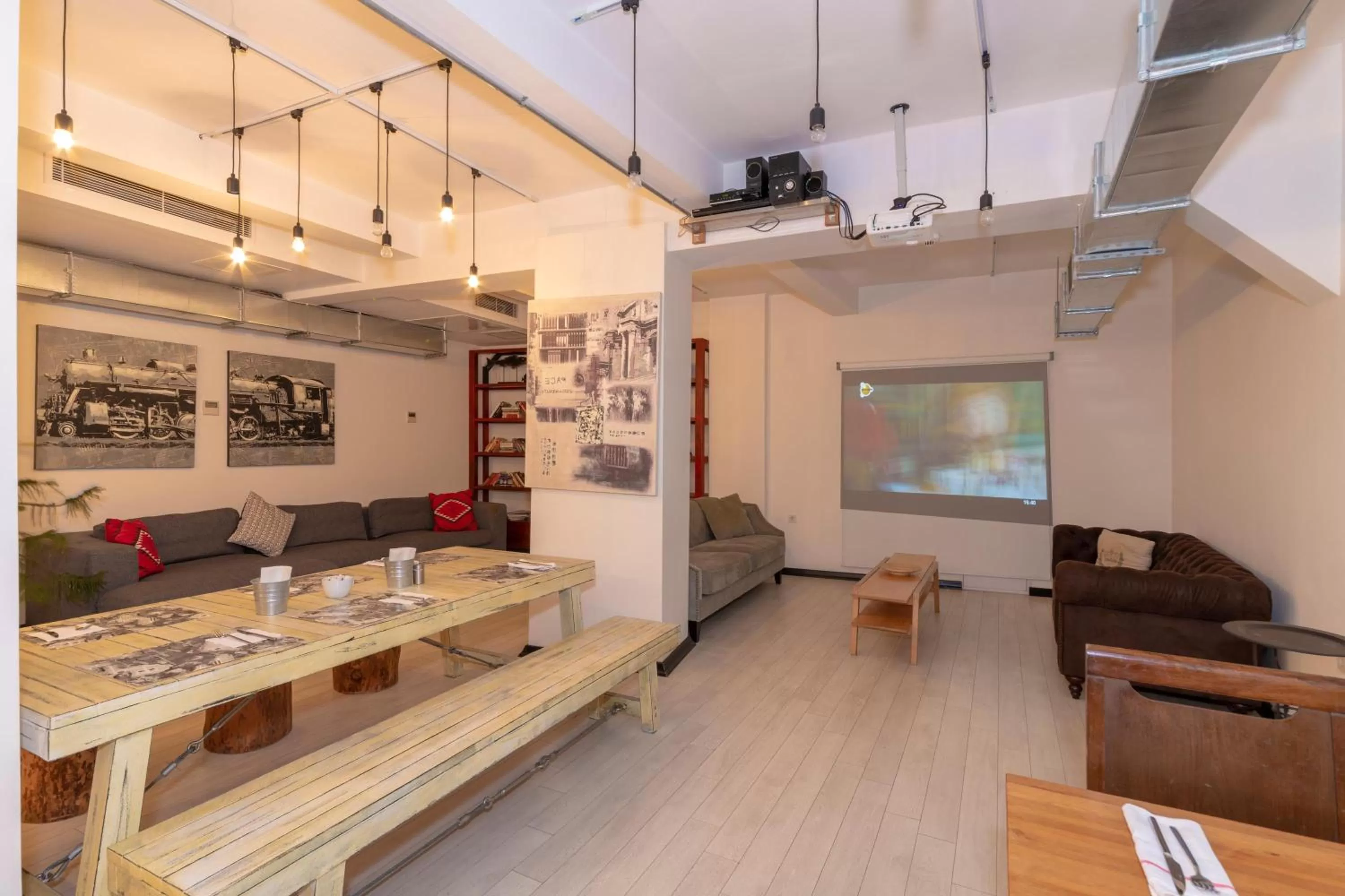 Food and drinks in Rumours Inn