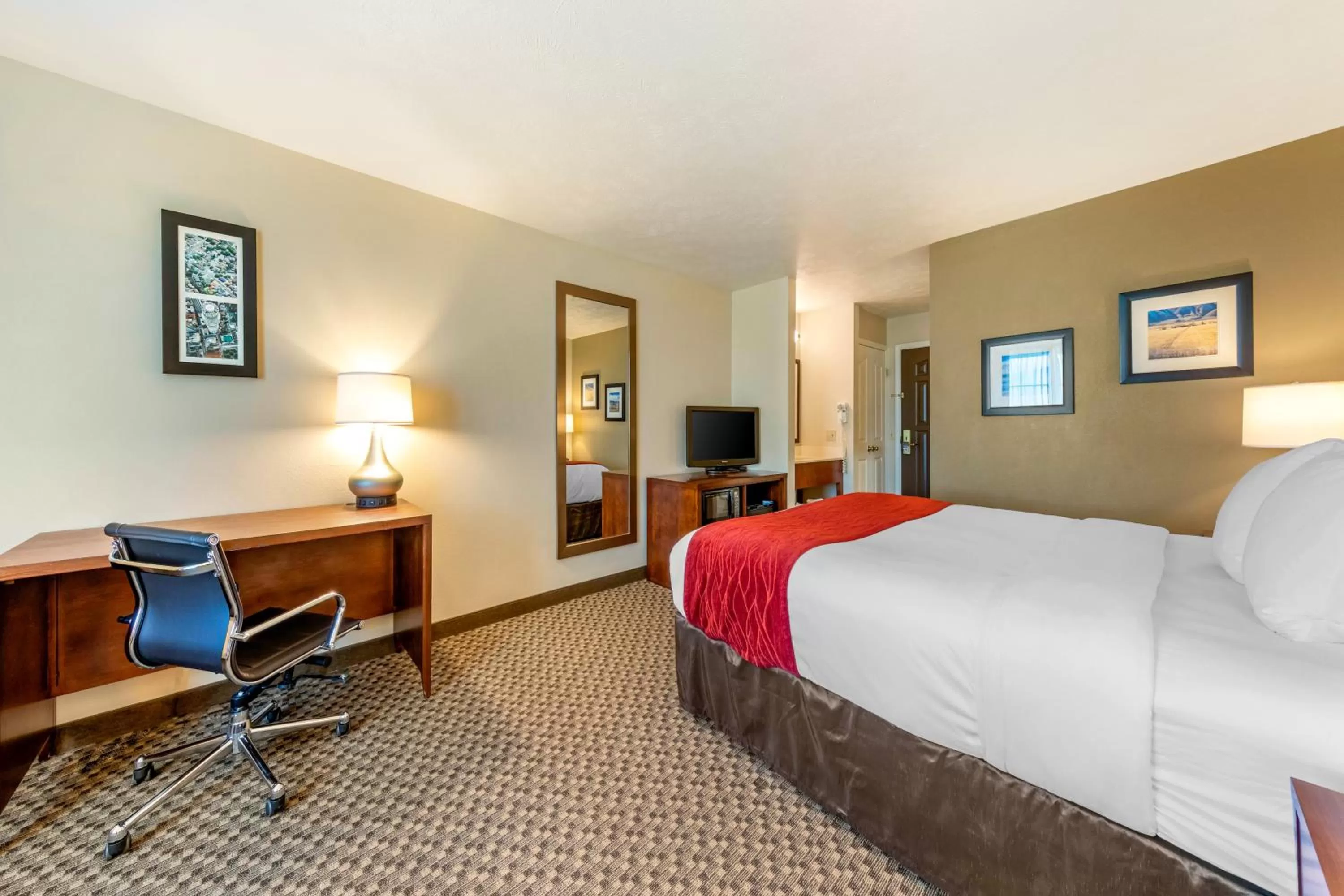Photo of the whole room, Bed in Comfort Inn & Suites Lancaster Antelope Valley