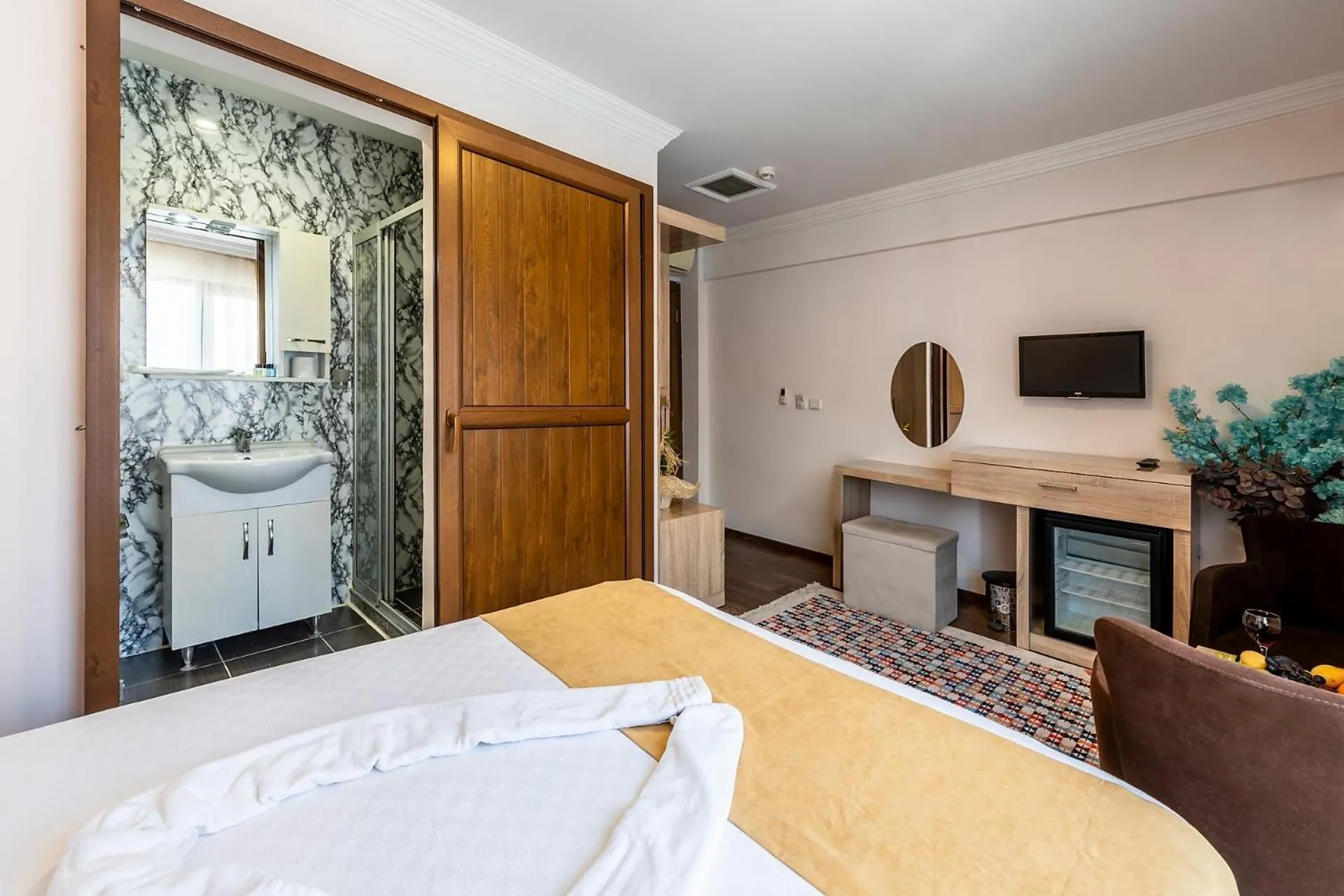 Communal lounge/ TV room, Bed in Kadirga Antik Hotel - Sultanahmet