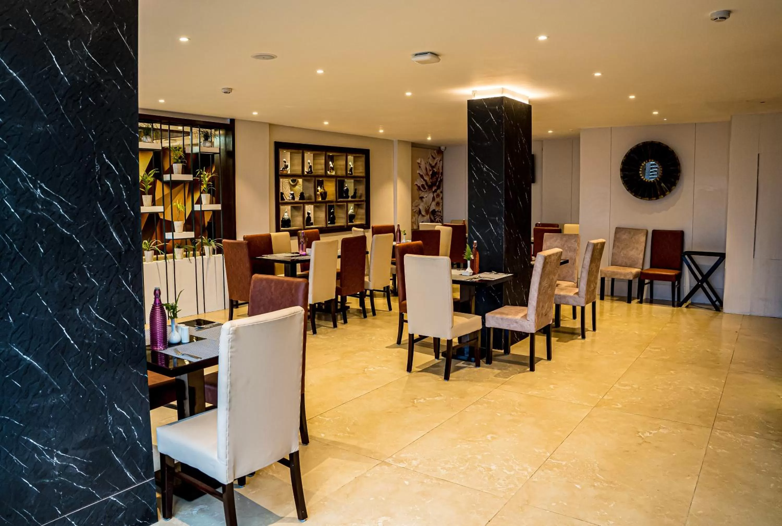 Restaurant/places to eat in Best Western Dalhousie