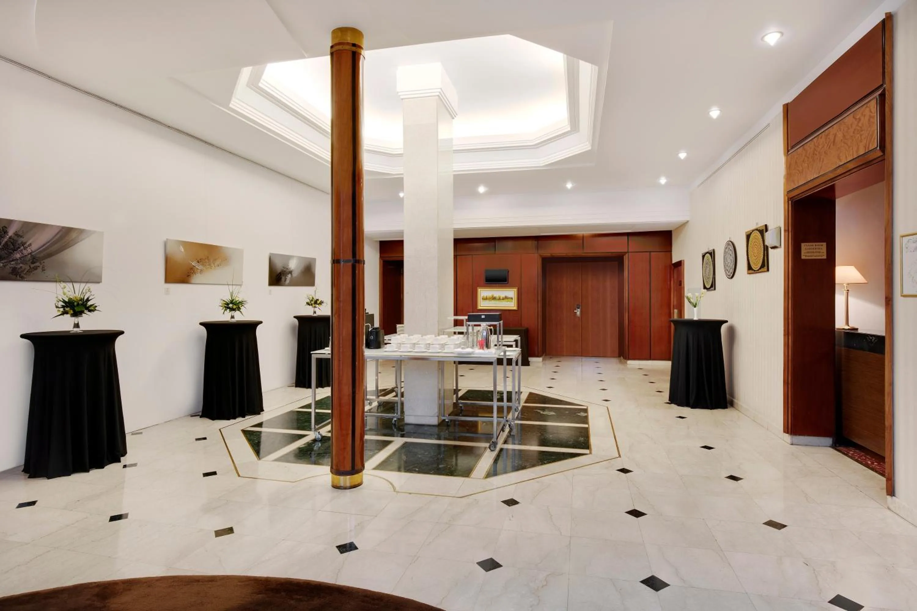 Business facilities in Crowne Plaza Bucharest by IHG