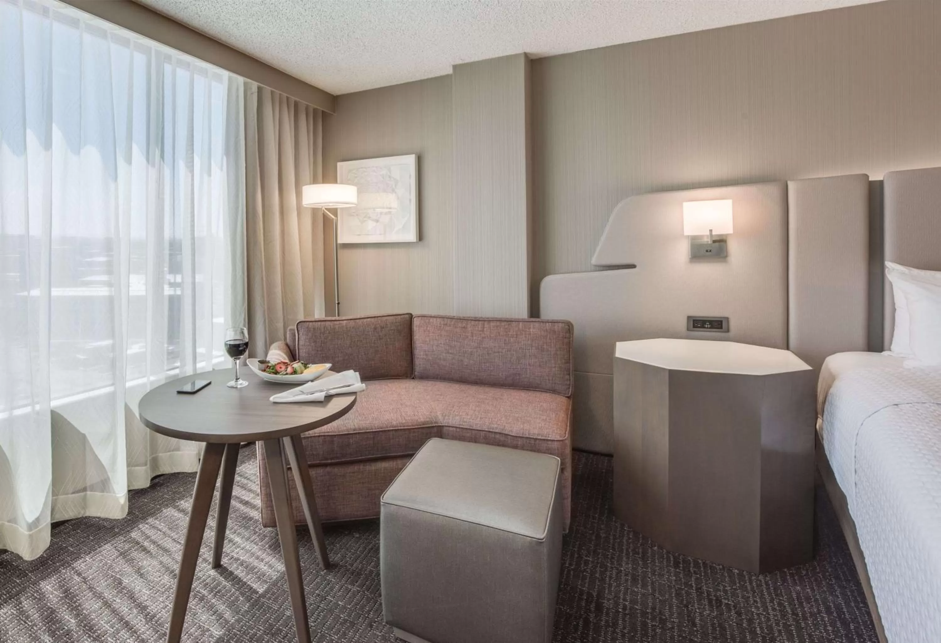 Photo of the whole room, Bed in Sonesta Denver Downtown