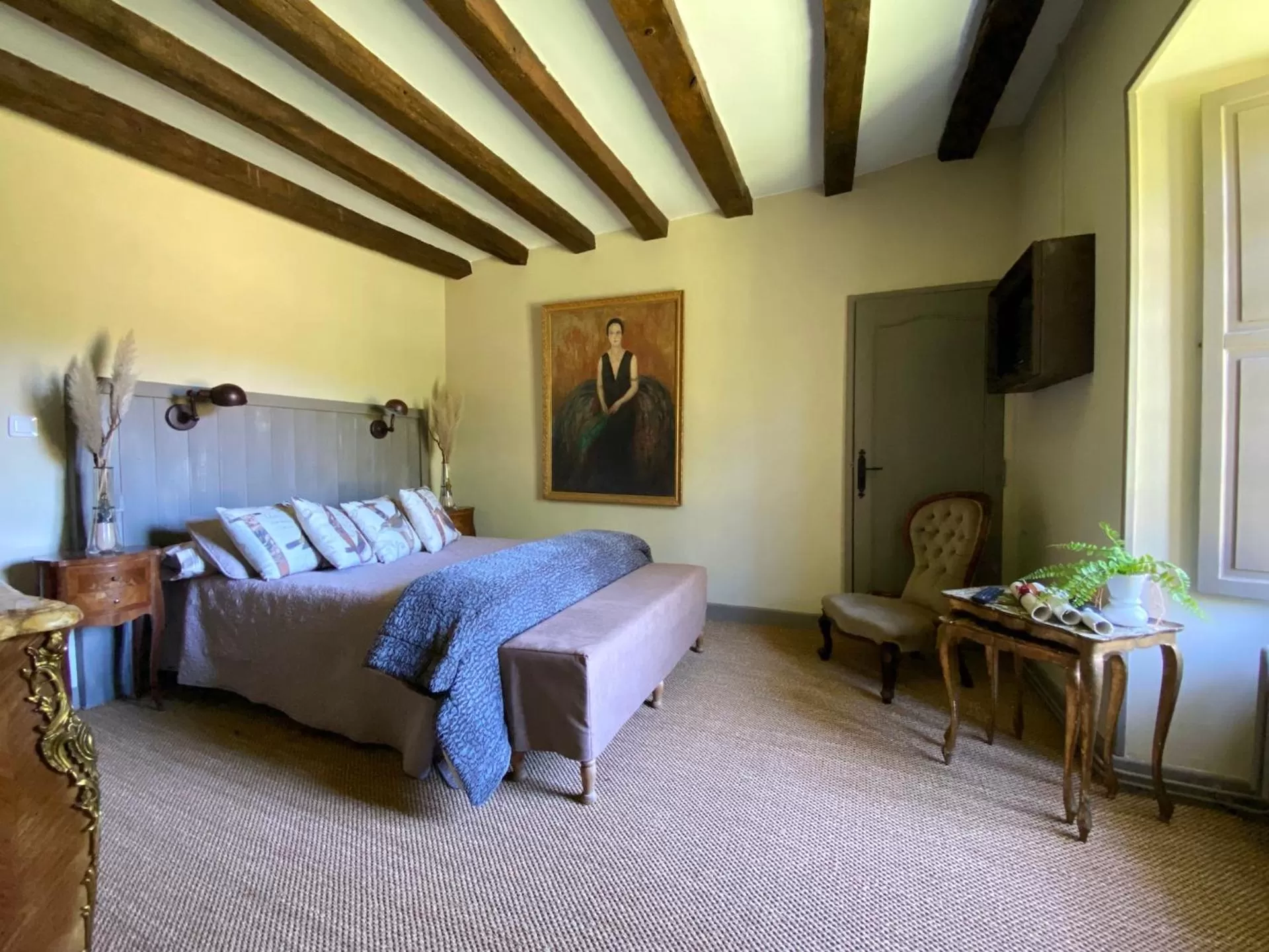 Property building, Bed in Le Petit Chateau De Sainte Colombe