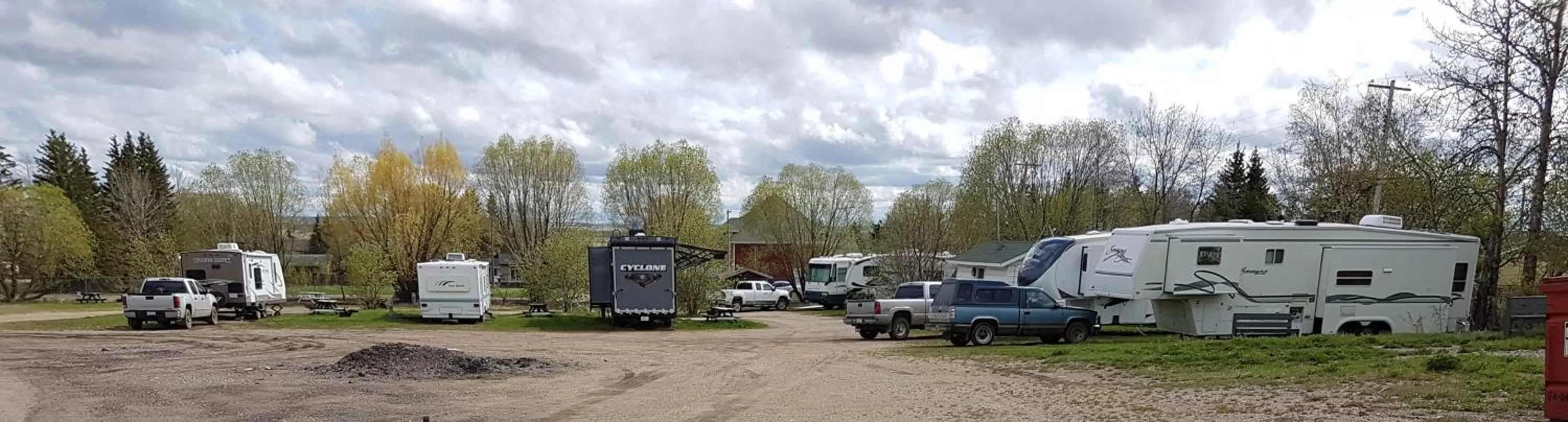 Property Building in Elk Point Motel & RV Park