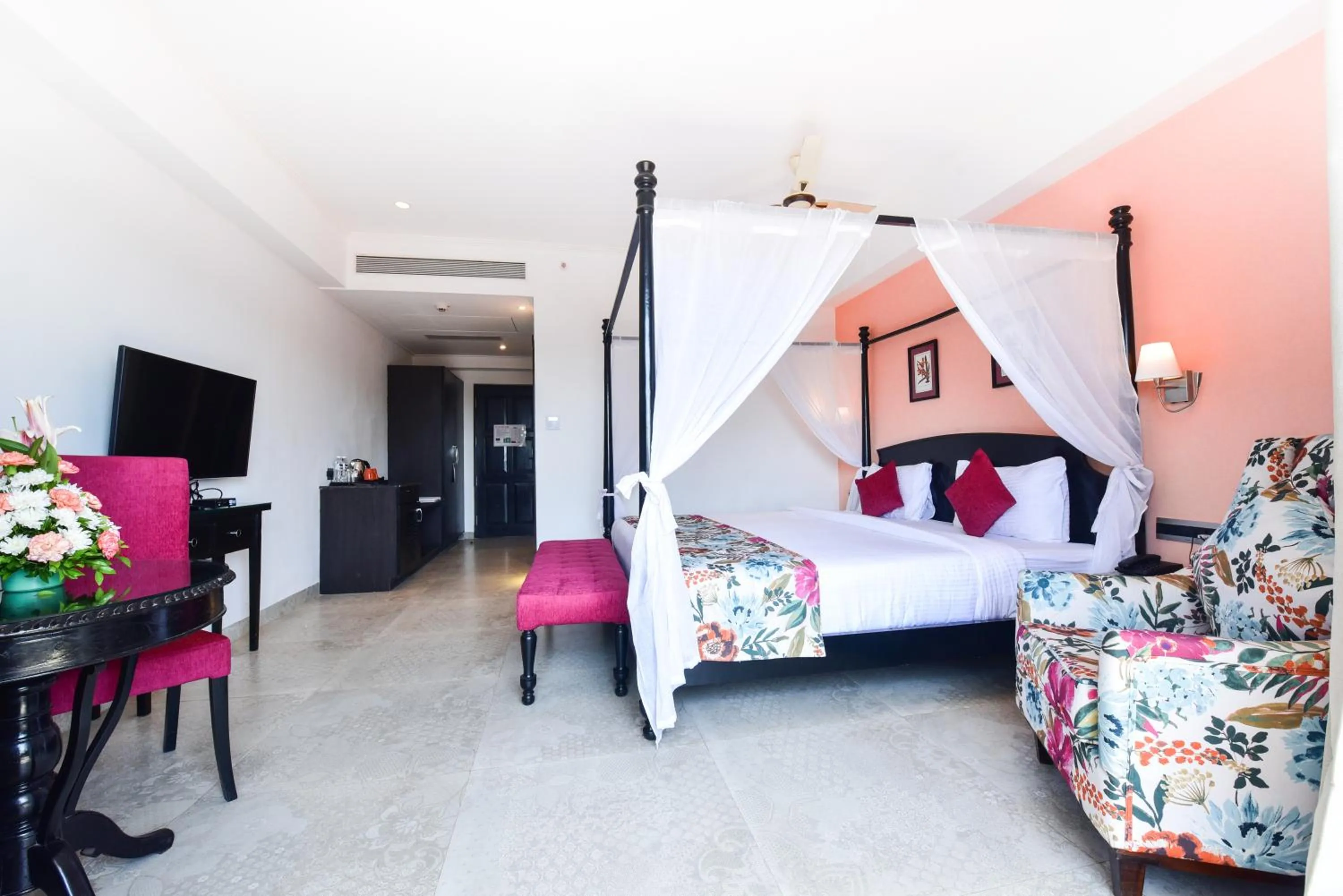 Photo of the whole room, Bed in Silver Sands Serenity Resort, Candolim