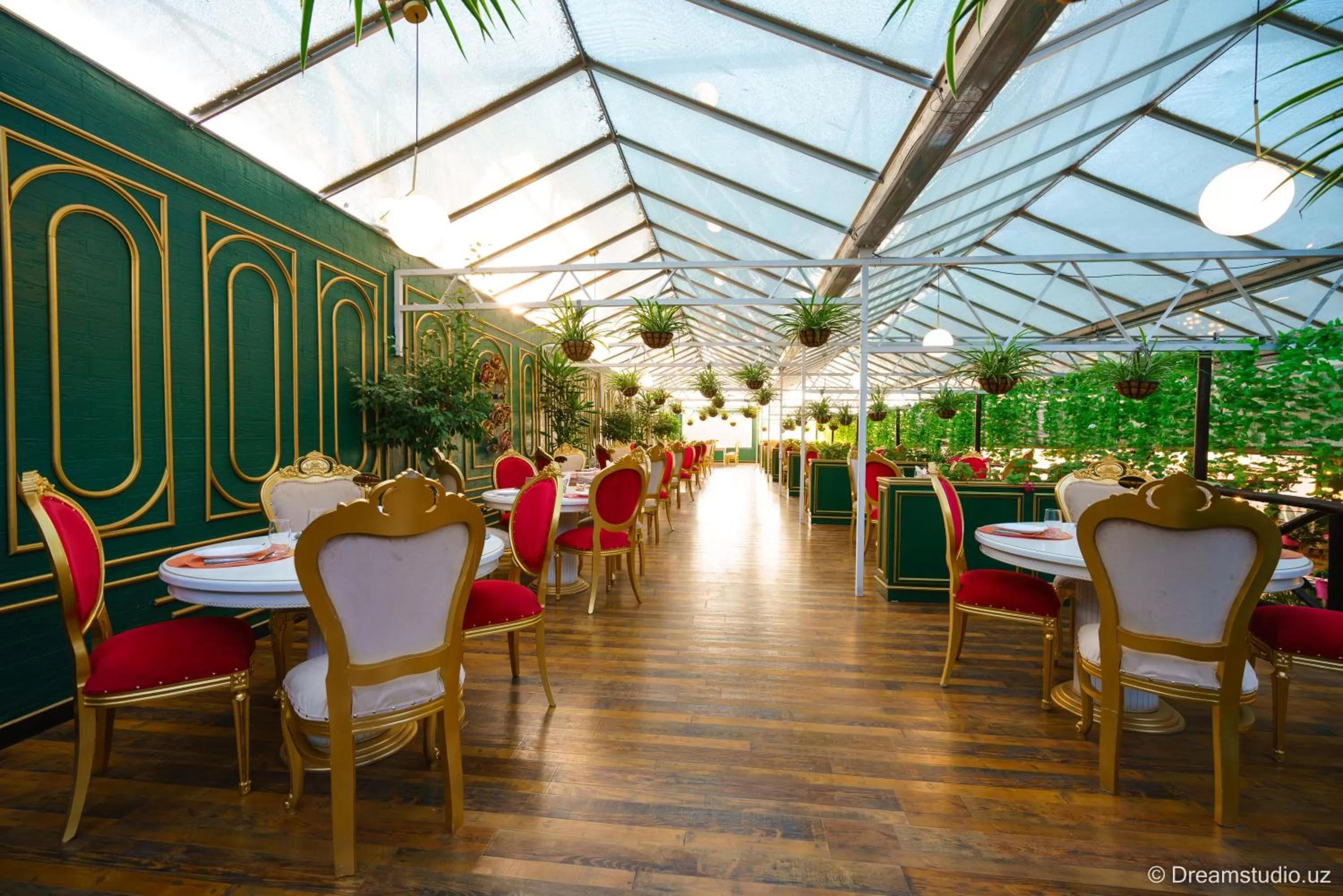 Restaurant/Places to Eat in Sahid Zarafshon