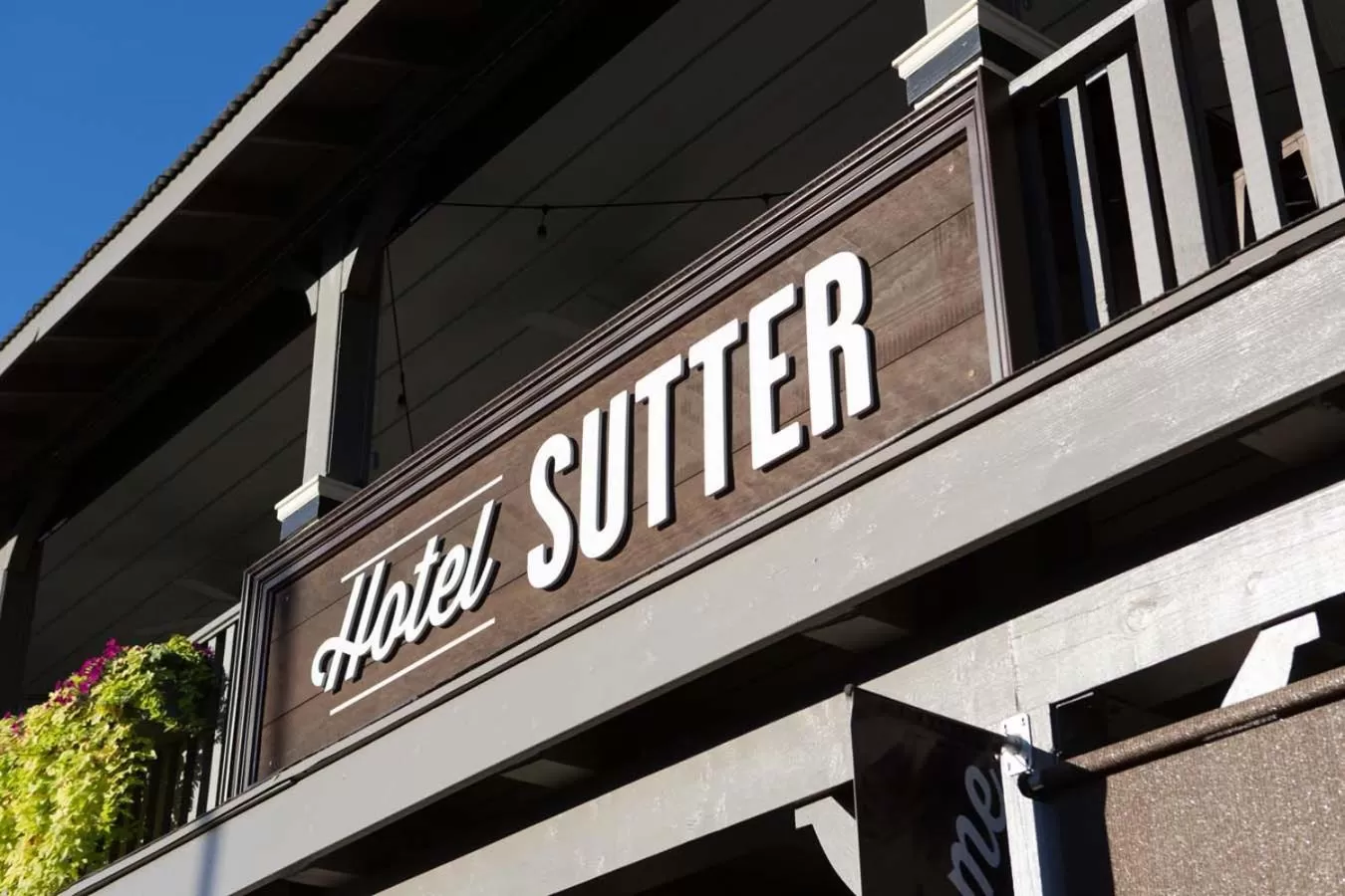 Facade/entrance in Hotel Sutter