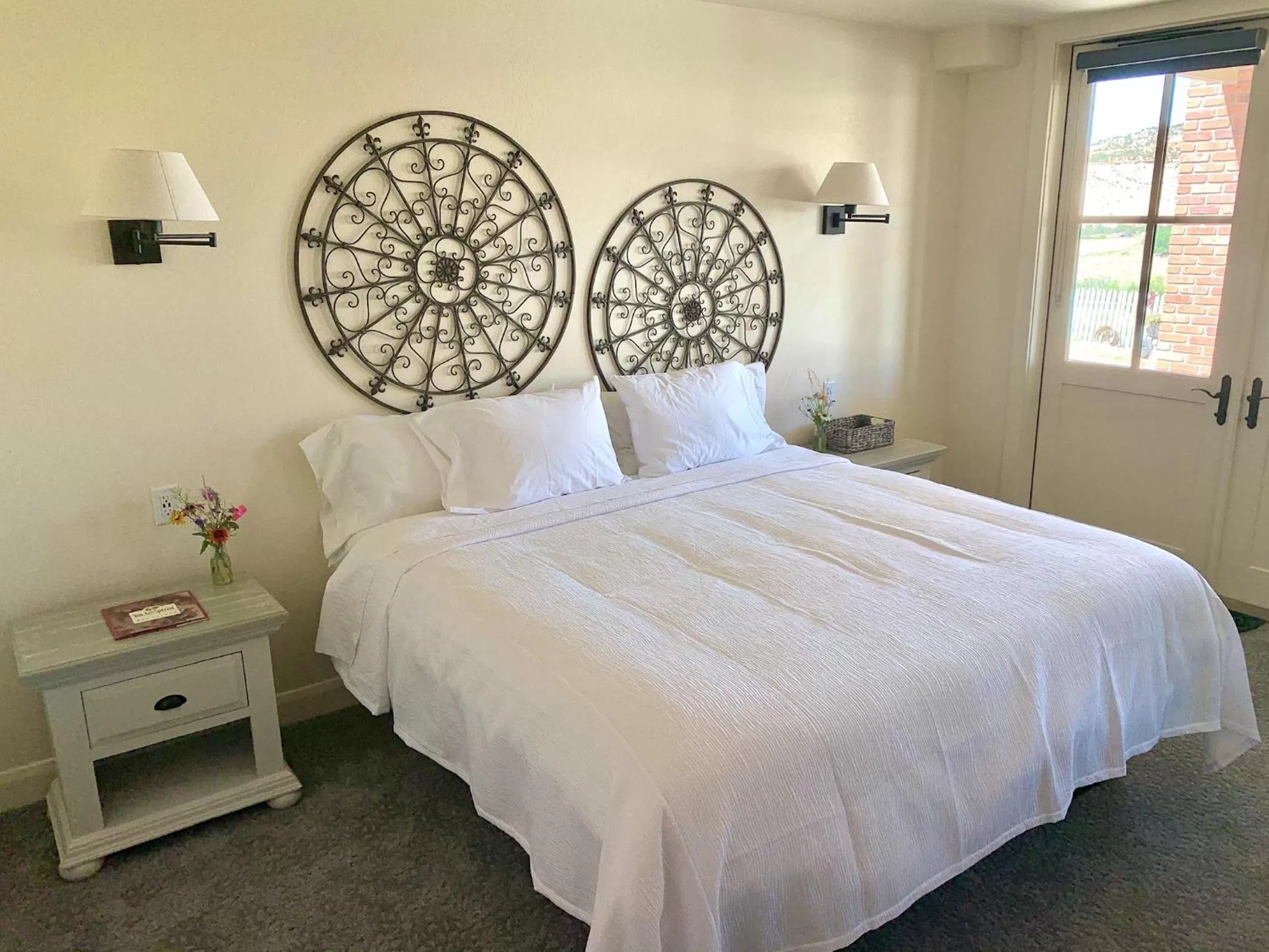 Bed in Annie's Place Bed & Breakfast