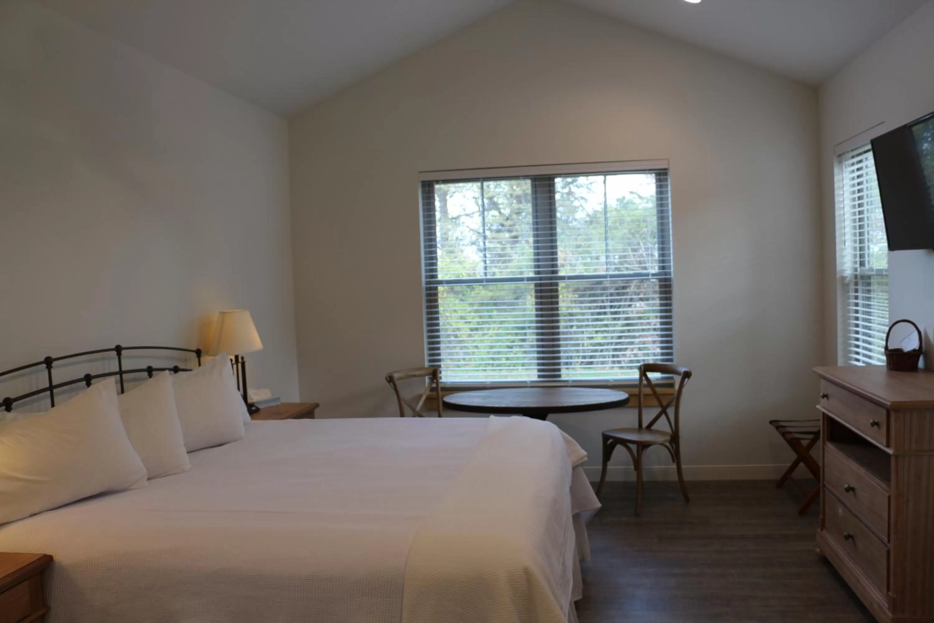 Bedroom, Bed in Cedar Creek