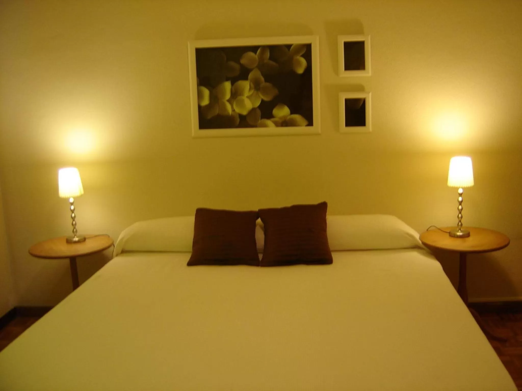 Bed in Ally's Bed&Breakfast,