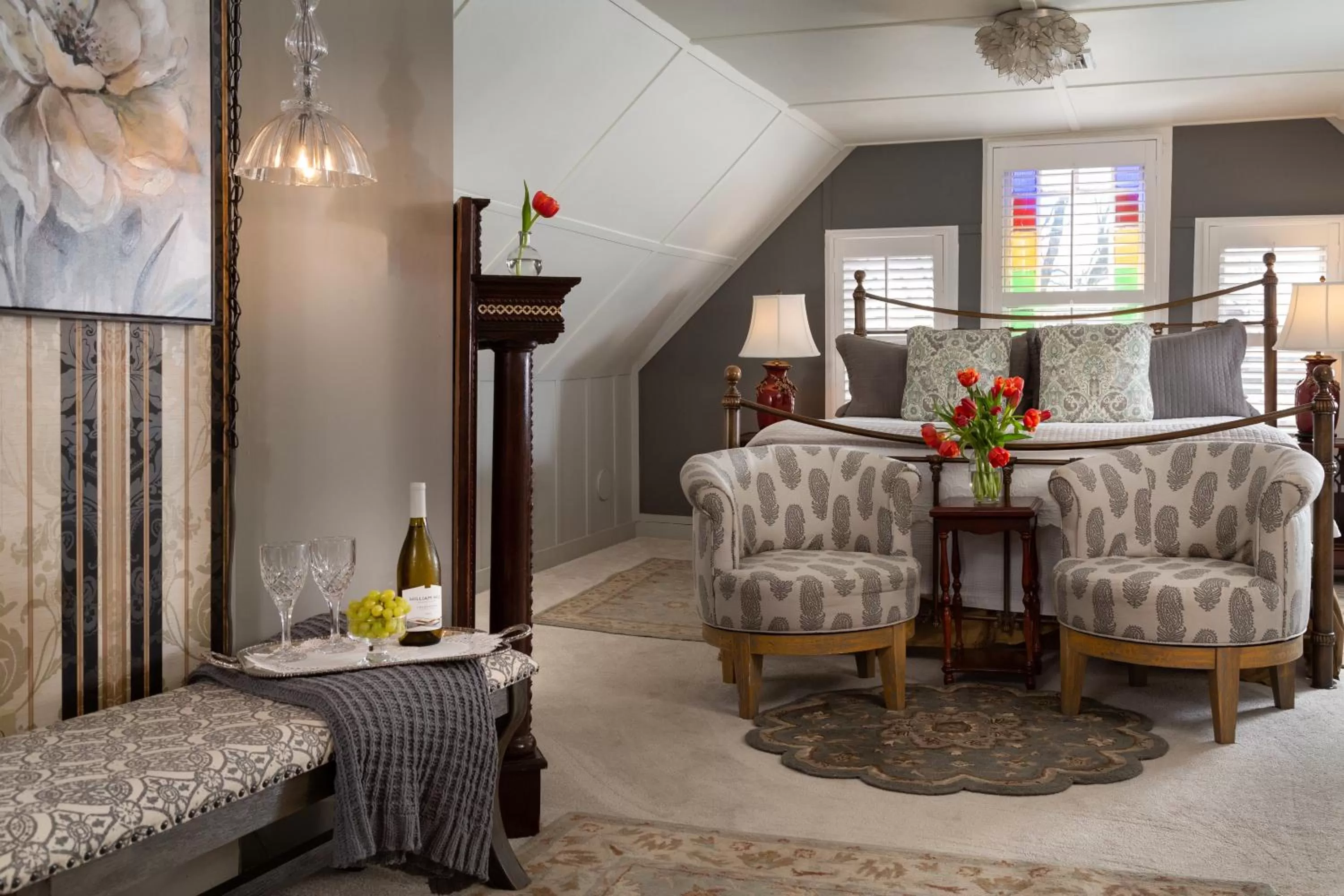 Bed in White Doe Inn Bed & Breakfast