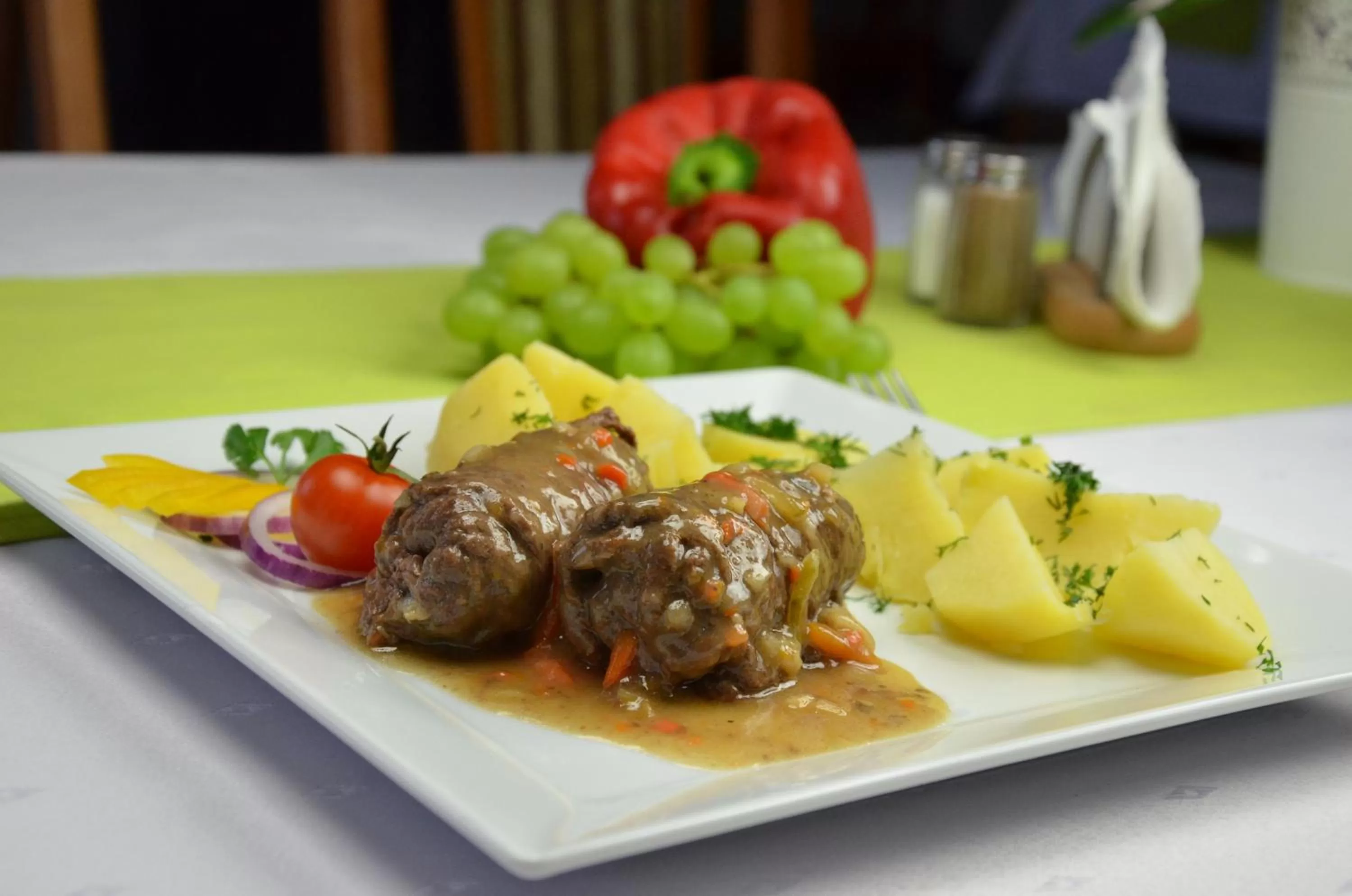 Food in Hotel Miłosz Restauracja, Basen dla dzieci, Sala Zabaw, Siłownia