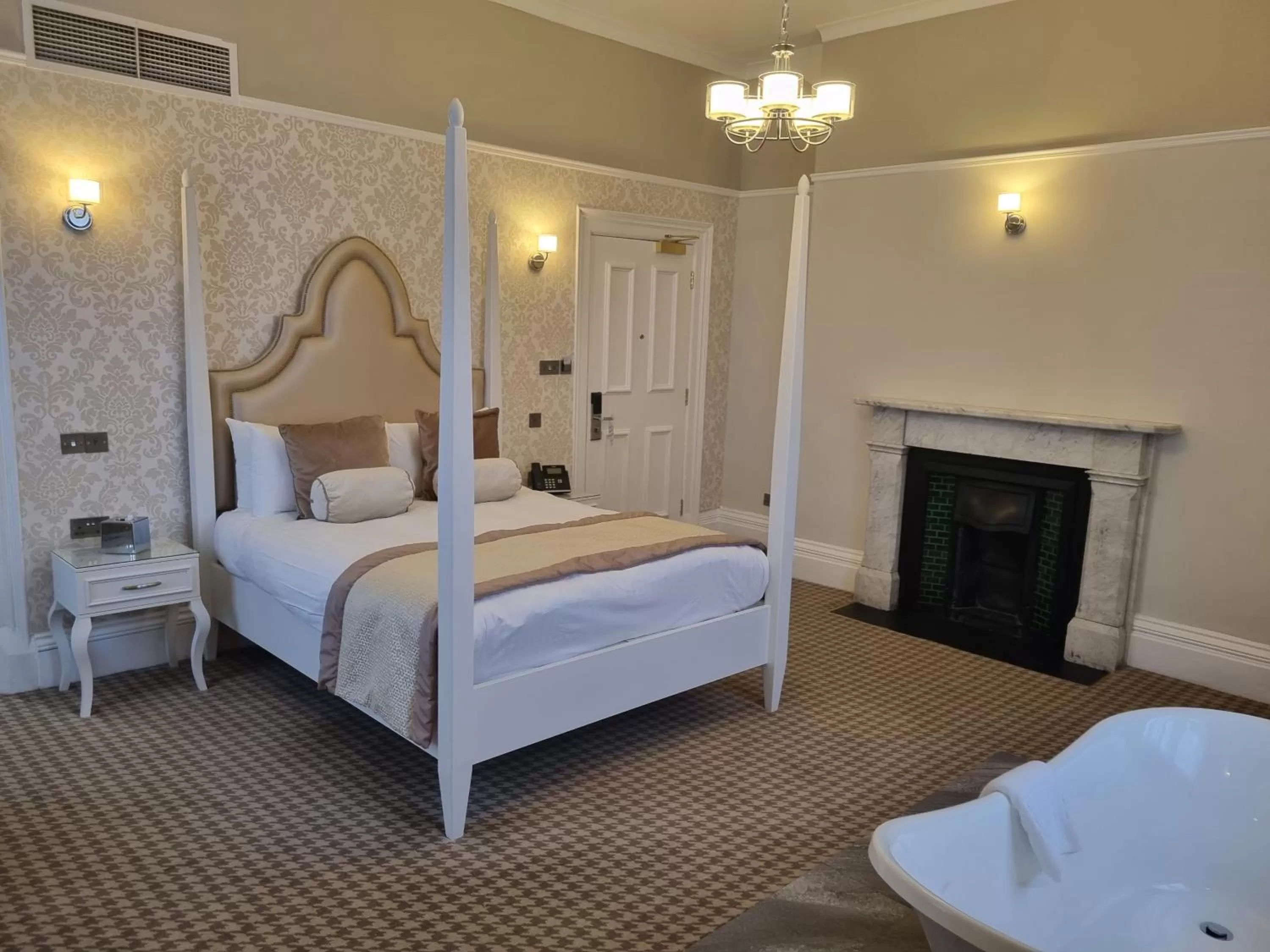 Bedroom, Bed in Wroxall Abbey Hotel