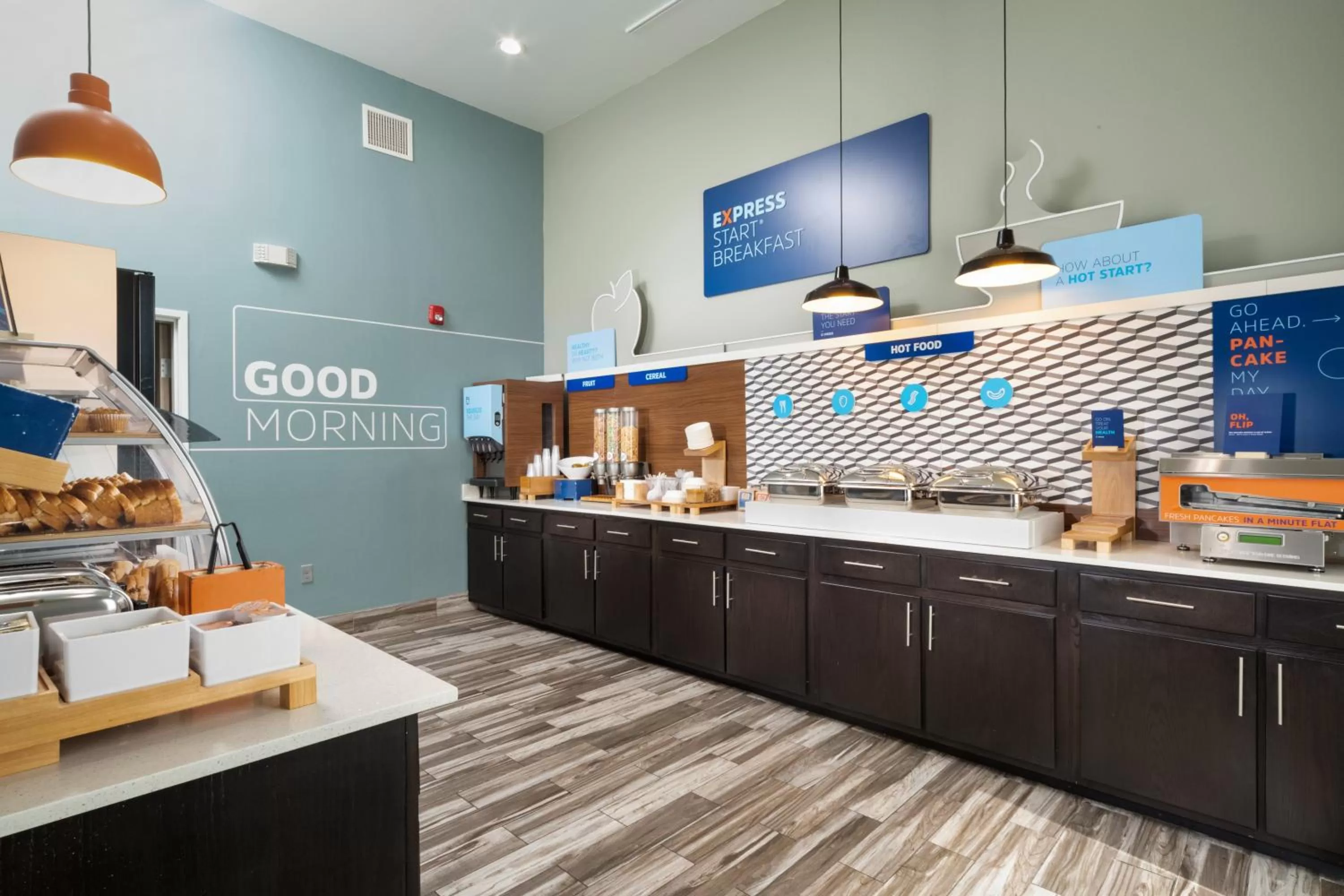 Breakfast in Holiday Inn Express & Suites Memphis Arpt Elvis Presley Blv by IHG