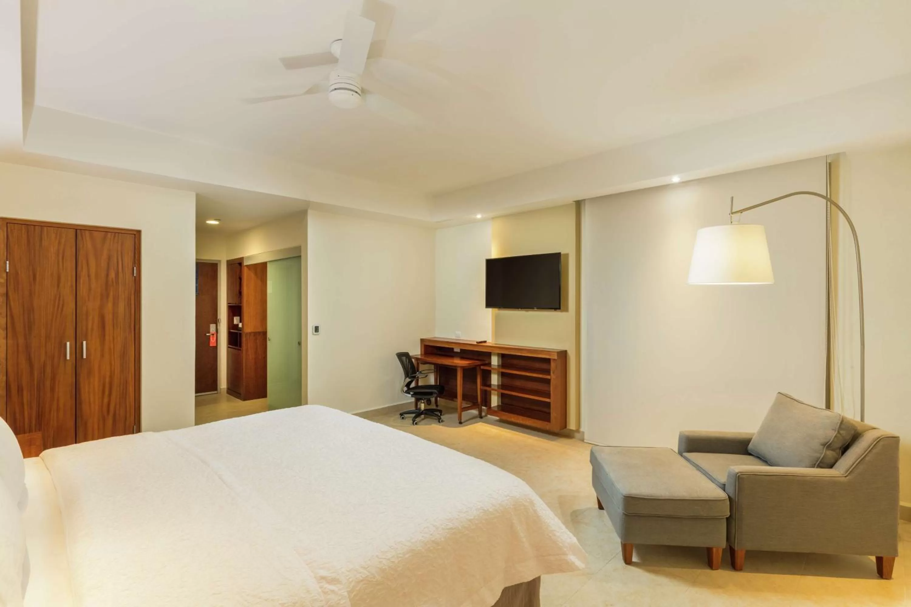 Bedroom, Bed in Hampton Inn & Suites by Hilton Los Cabos