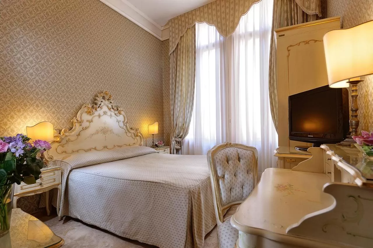 Bed in Hotel Canaletto