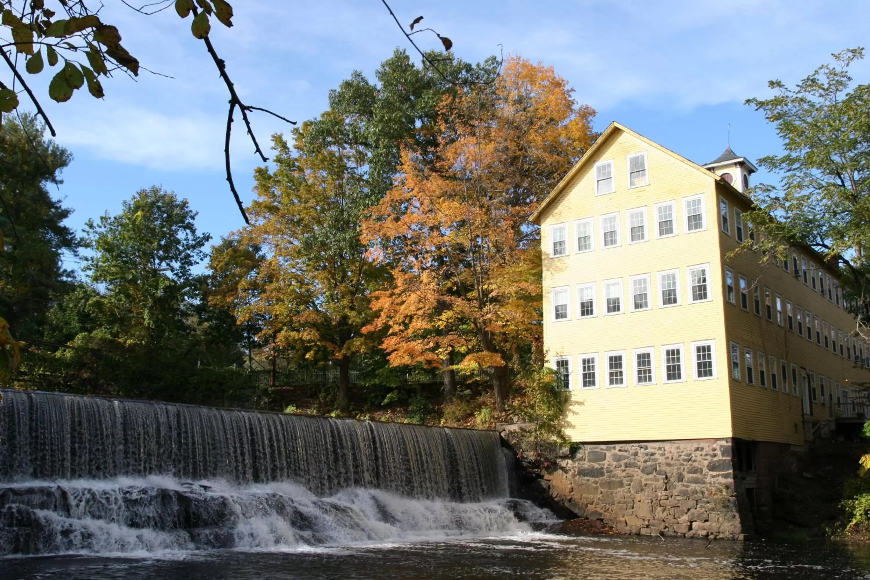 Facade/entrance in Old Mill Inn