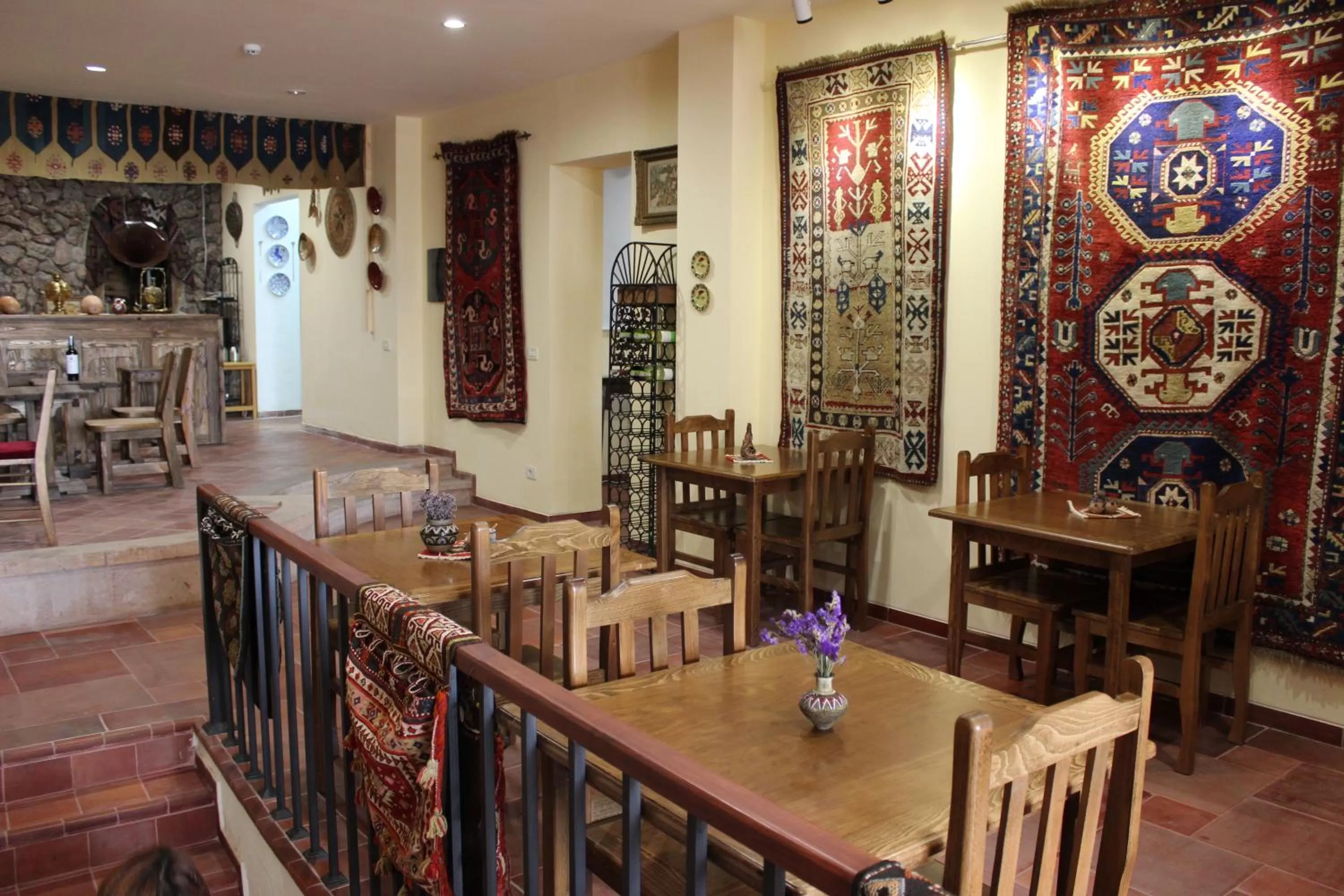 Restaurant/places to eat in Silk Road Hotel