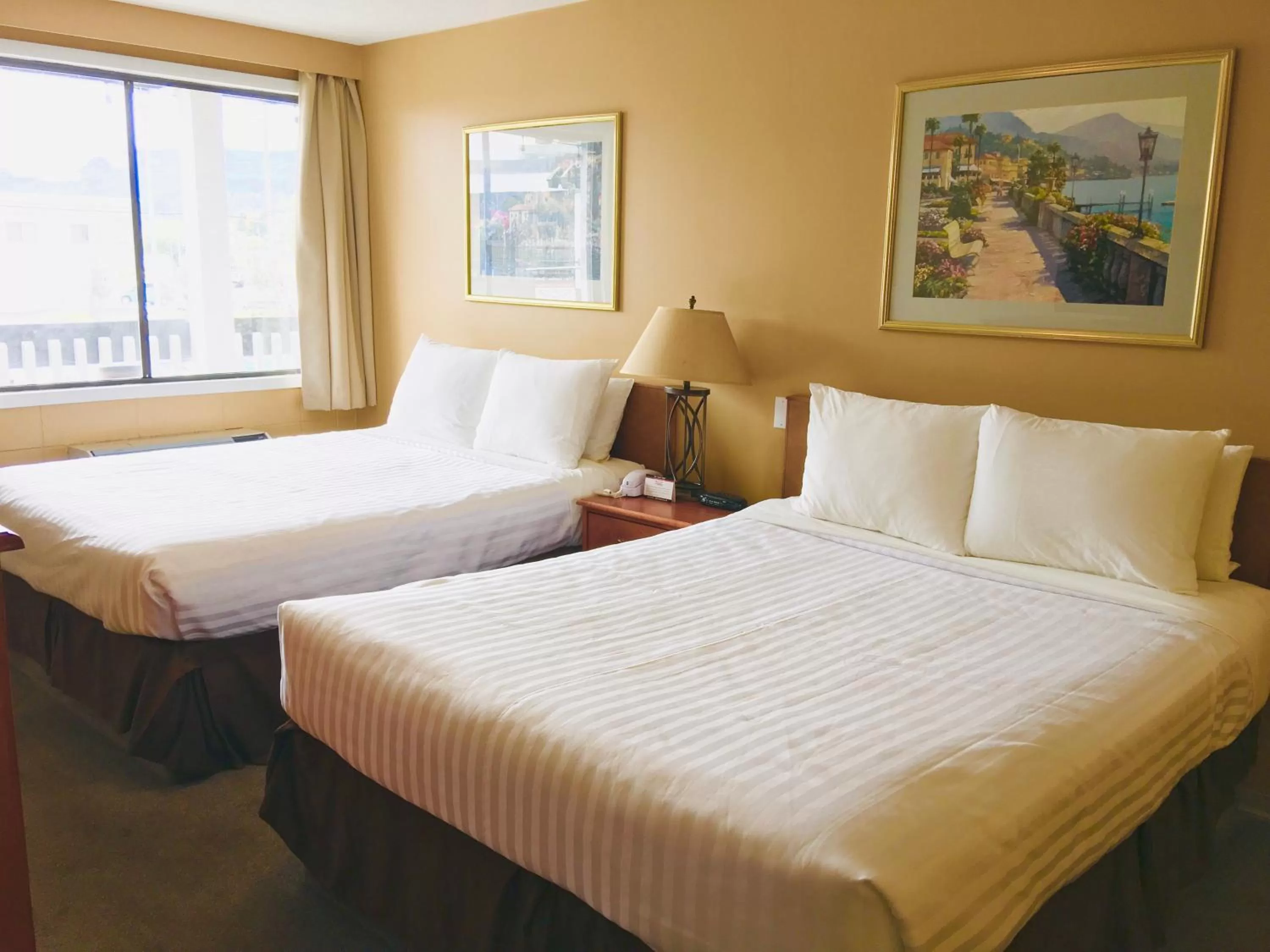 Bedroom, Bed in Thunderbird Motor Inn