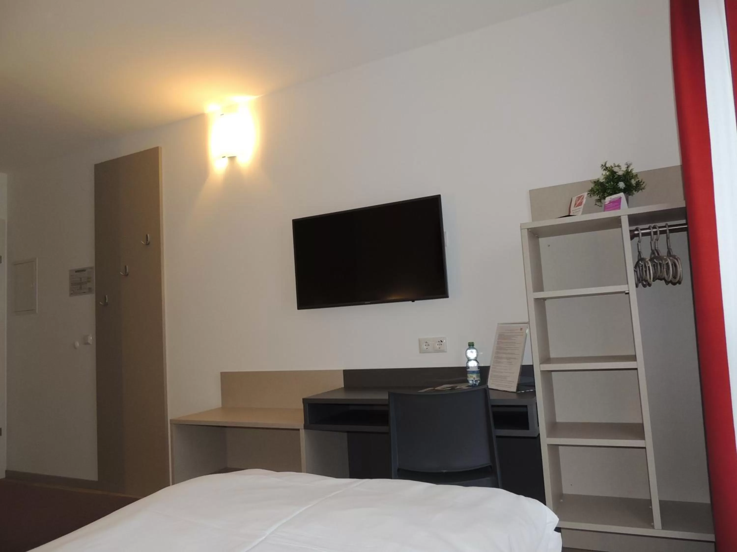 Decorative detail, Bed in AVIA Motel Bisamberg