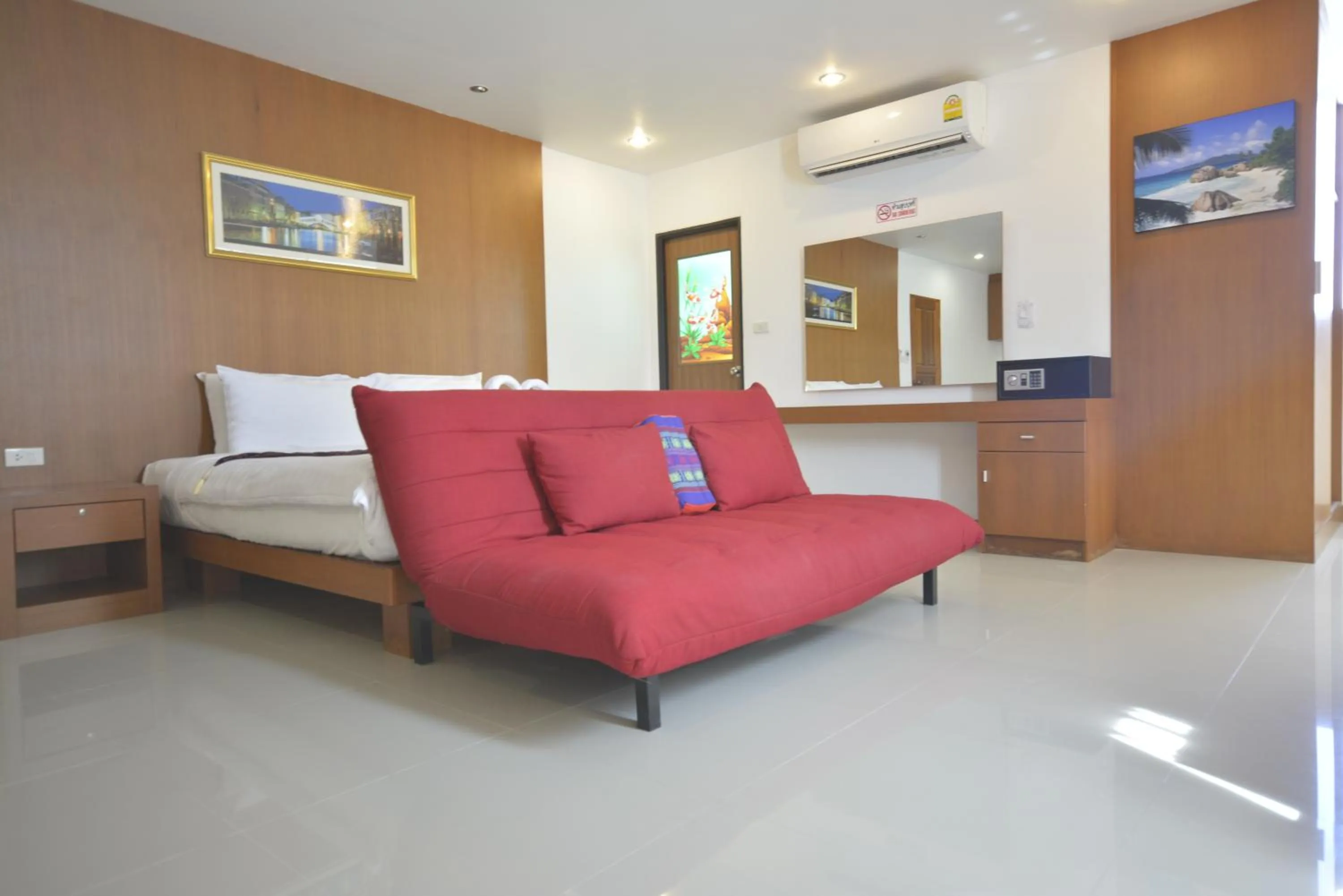 Bed in The Patong Center Hotel