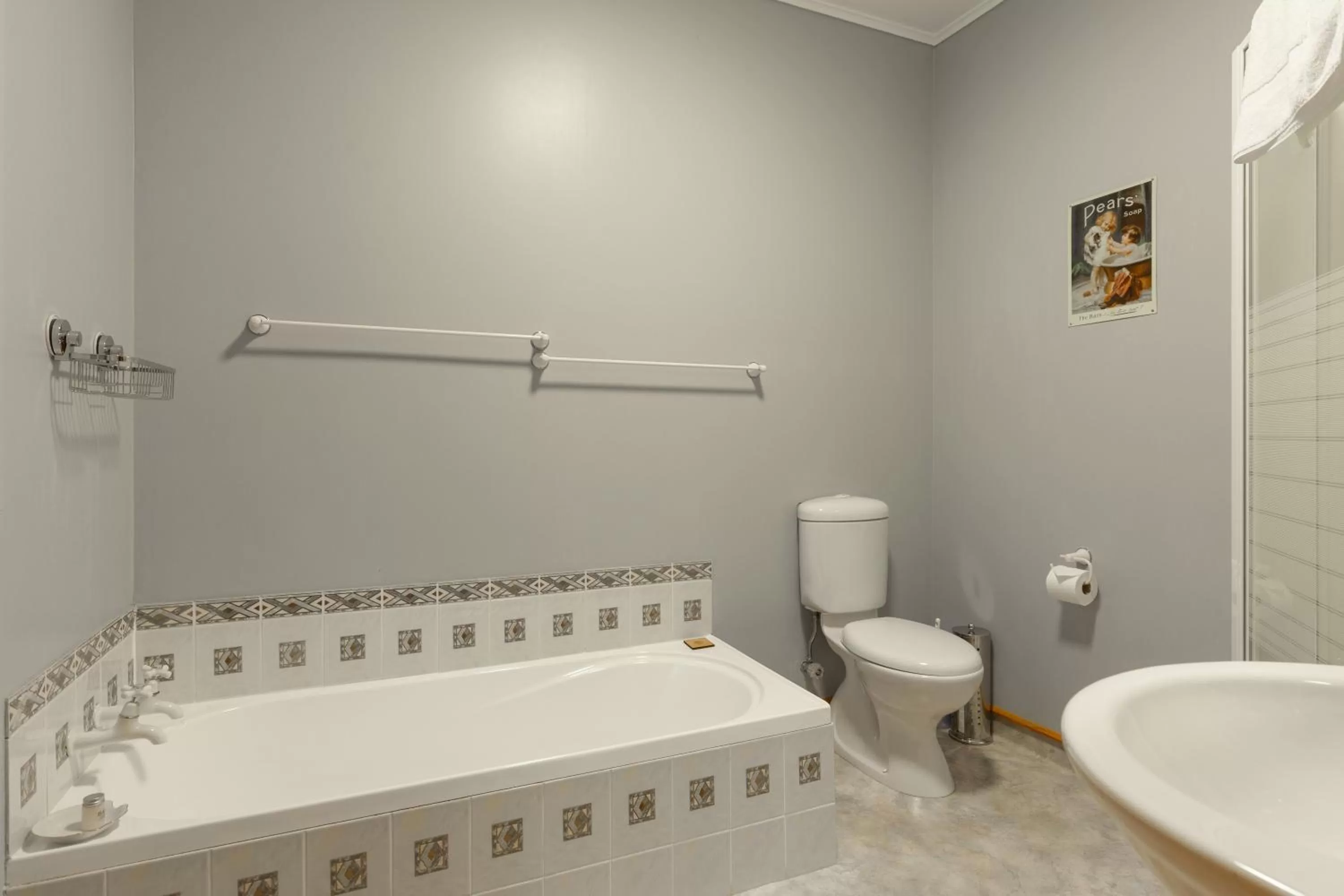 Bathroom in Olde Mill House B&B & Bike2Wine cycle hire