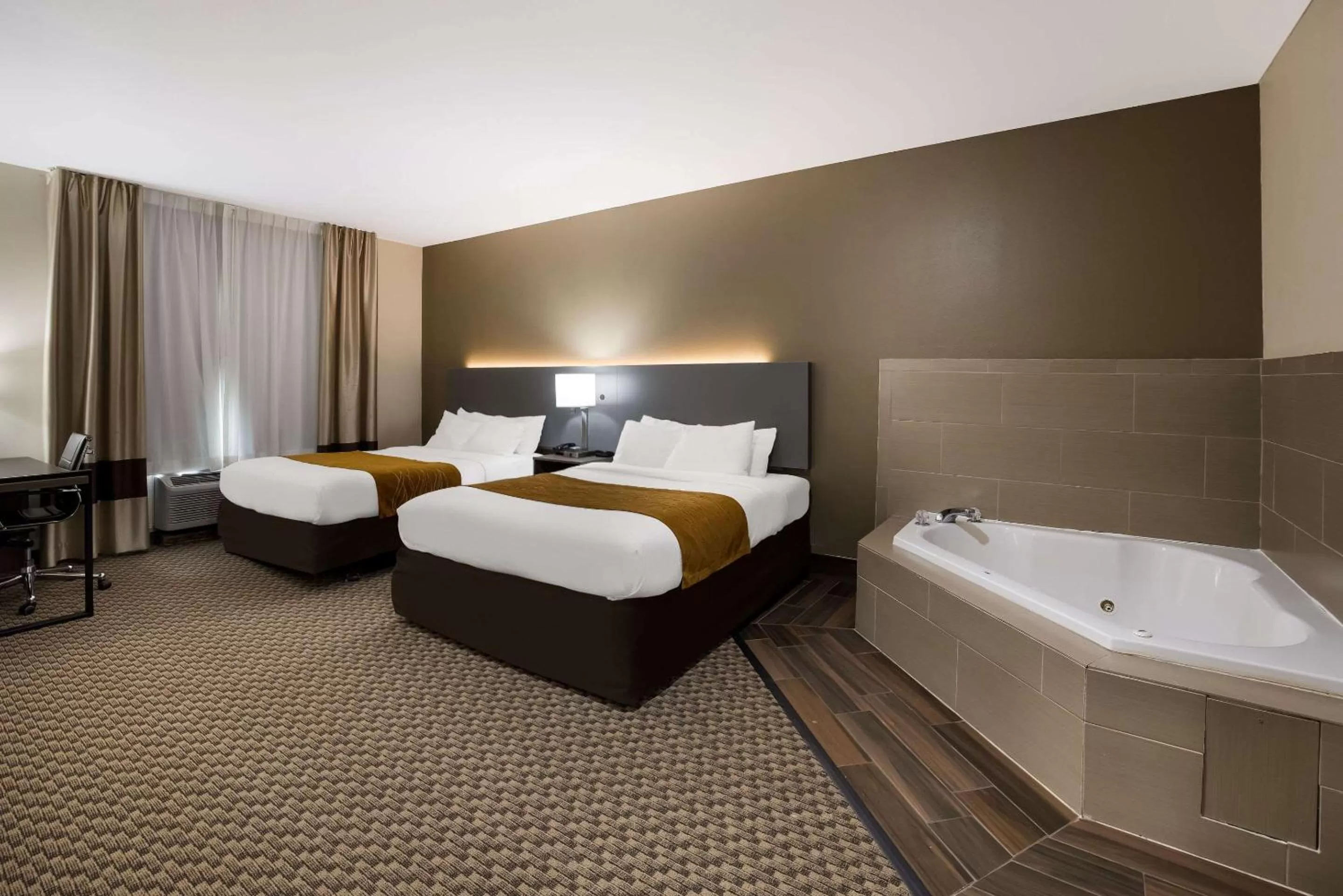 Bedroom, Bed in Comfort Inn & Suites Midway - Tallahassee West