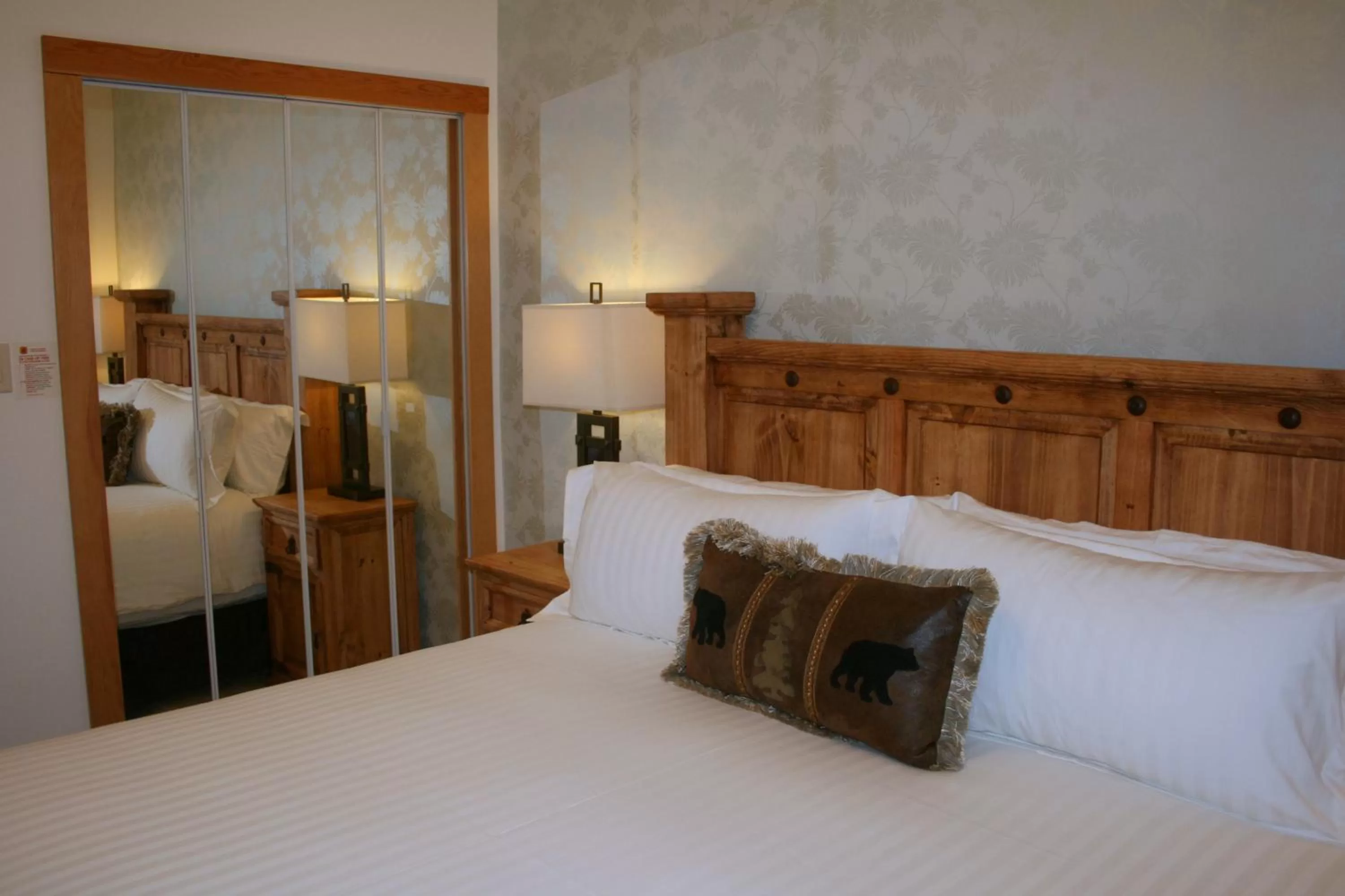 Decorative detail, Bed in Canyon Ridge Lodge