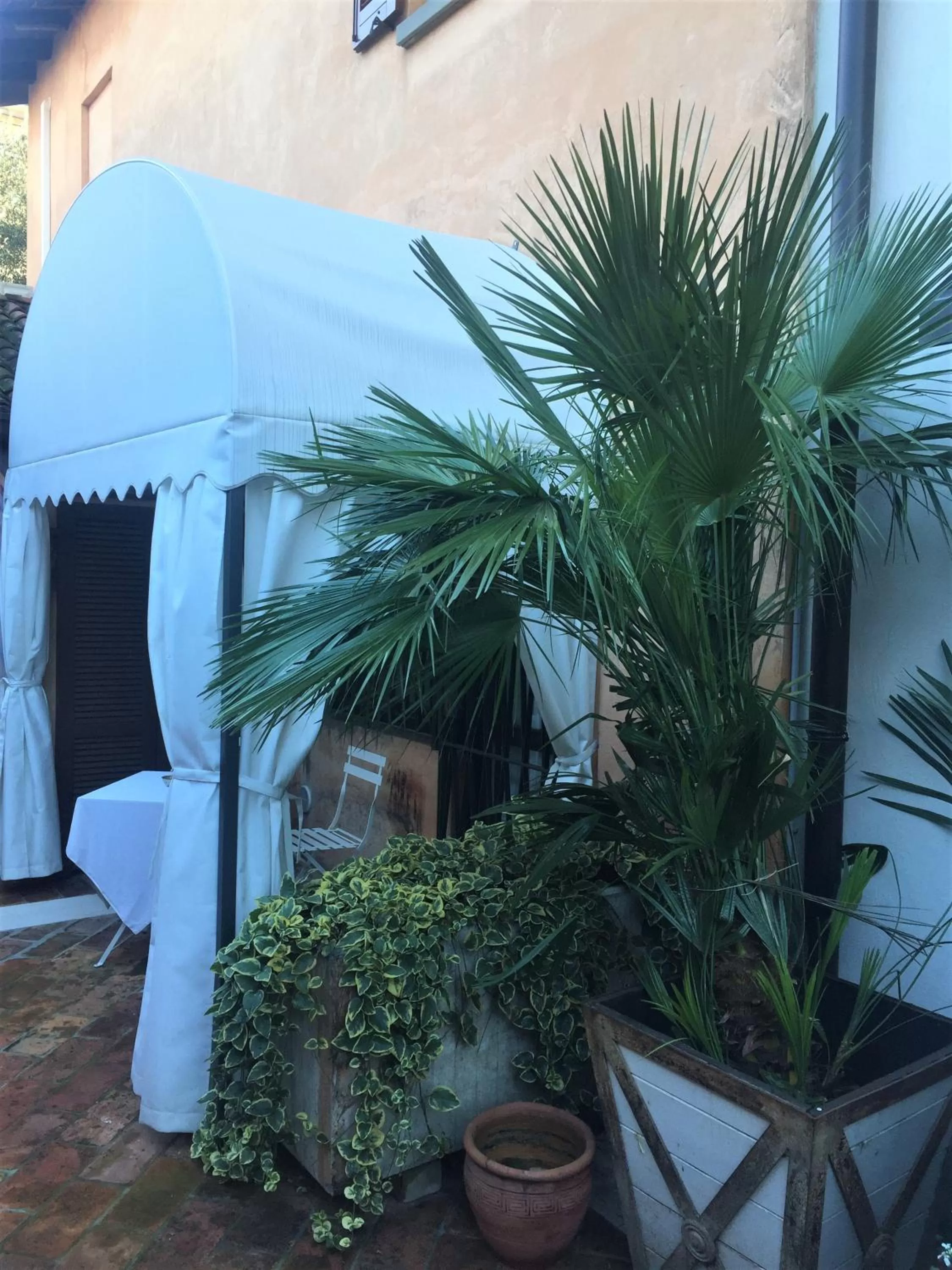 Decorative detail in Il Giardino Segreto