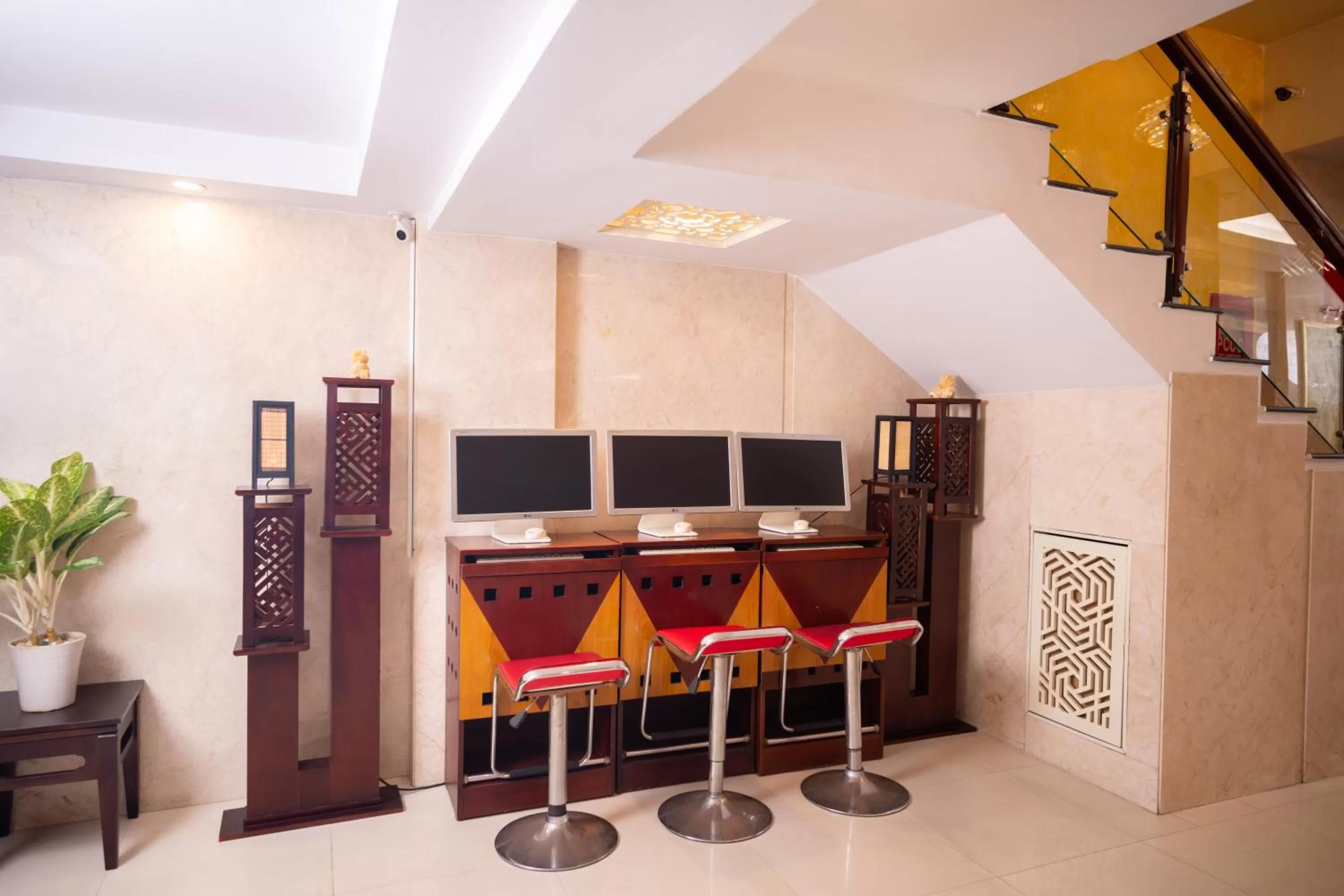 Business facilities in Duc Vuong Saigon Hotel - Bui Vien