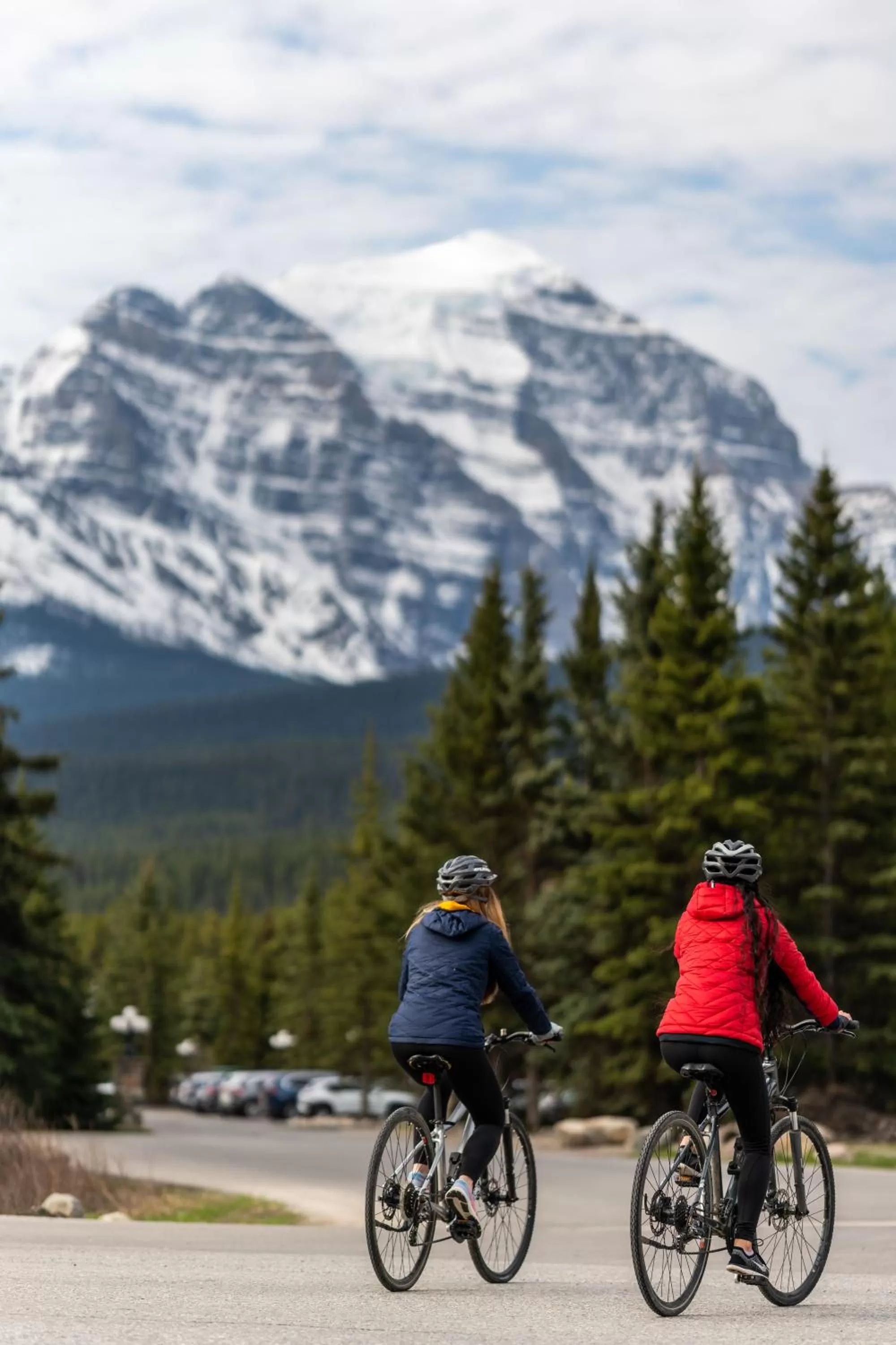 Mountain view in Lake Louise Inn
