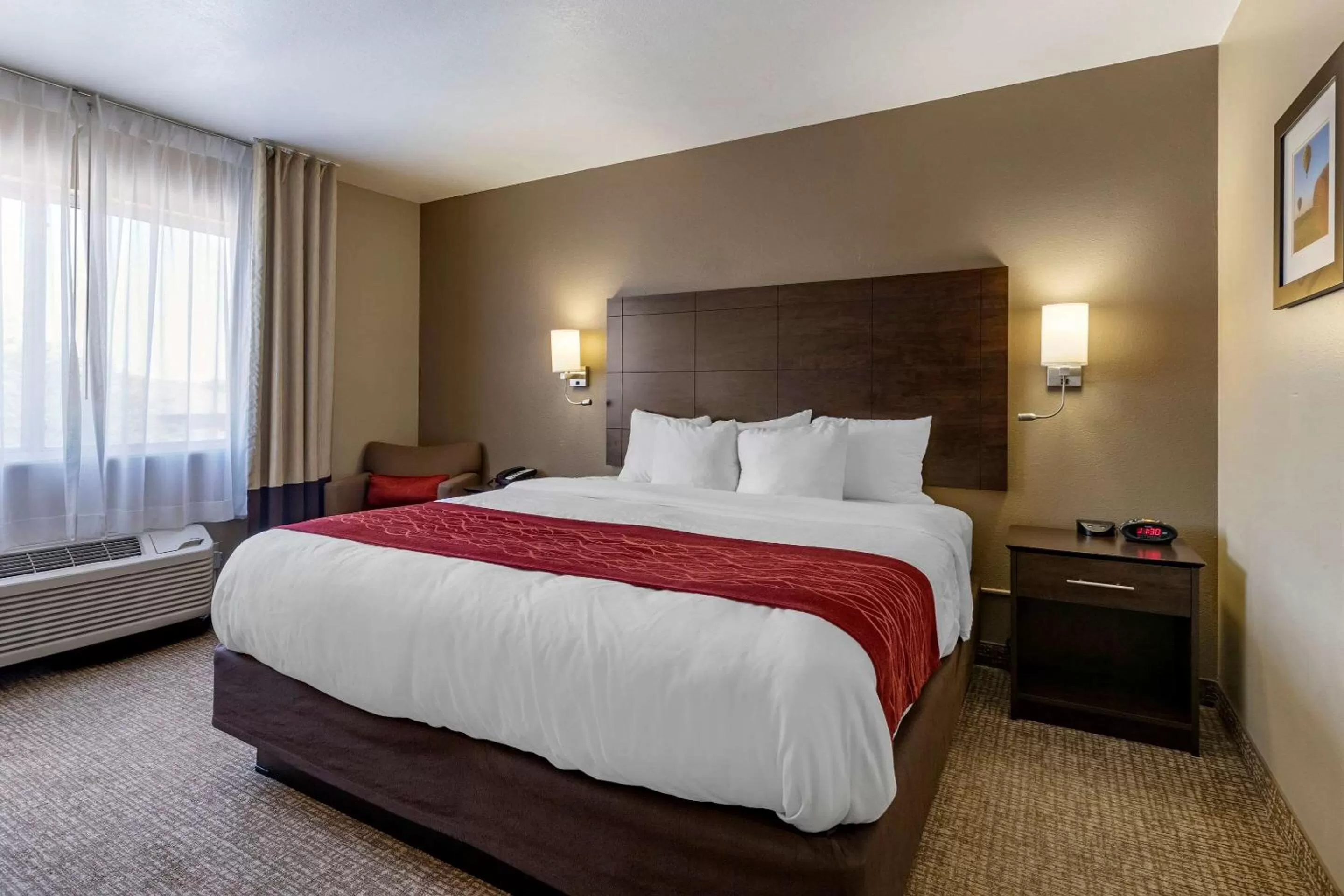 Bedroom, Bed in Comfort Inn & Suites Waterloo - Cedar Falls
