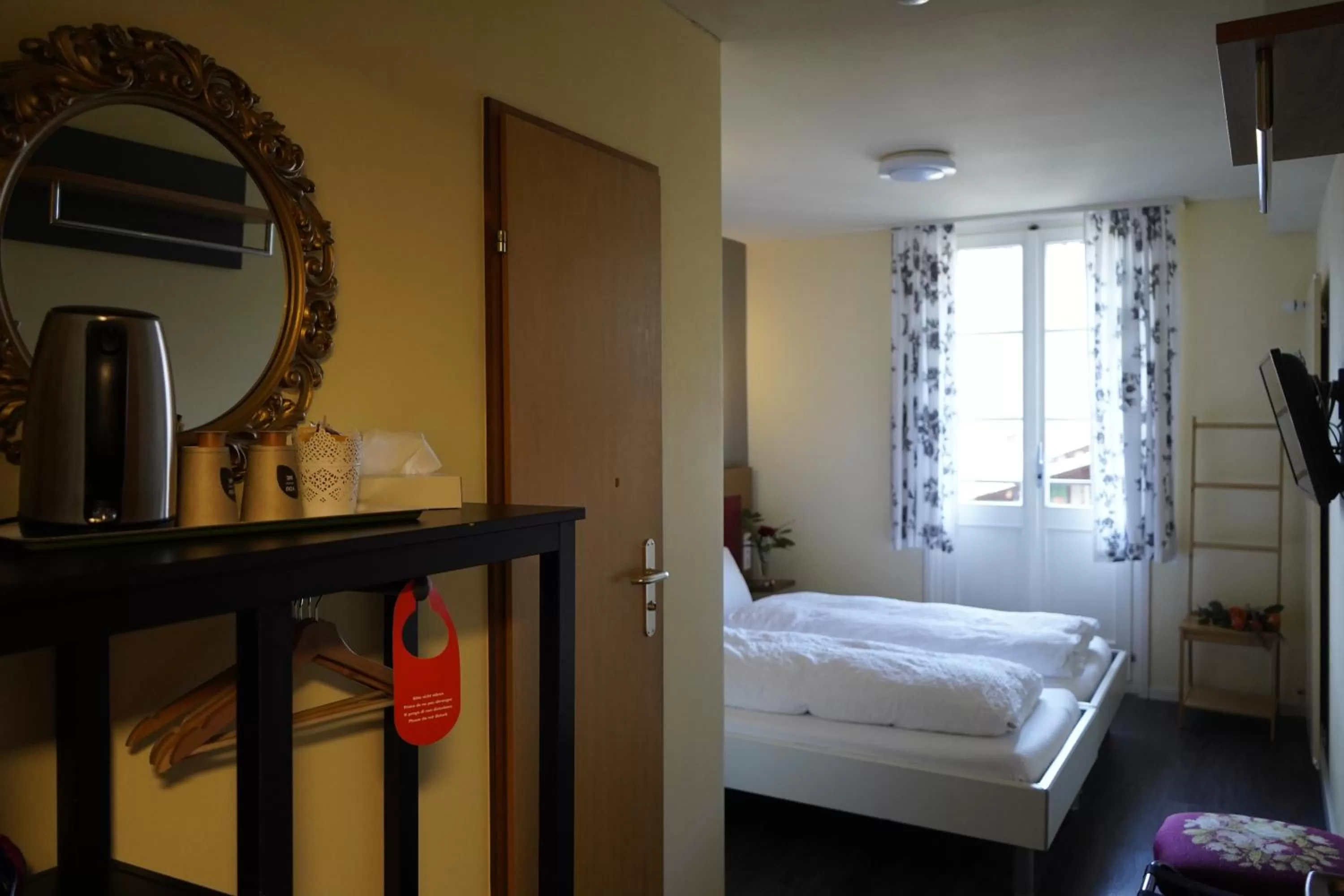 Bed in Alpenrose Hotel and Gardens