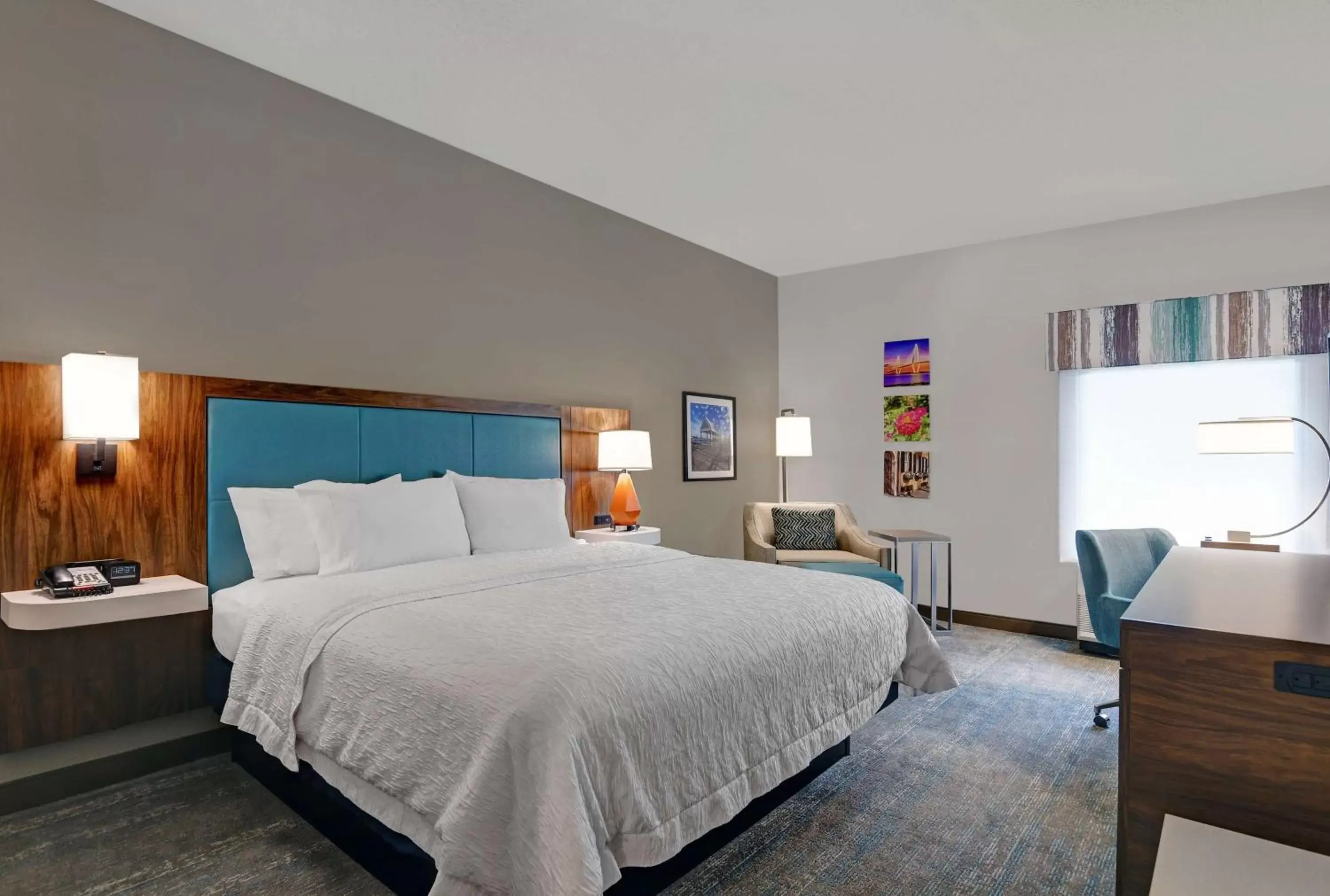 Queen Room - Non-Smoking in Hampton Inn Patriots Point Queen Room - Non-Smoking in Hampton Inn Patriots Point