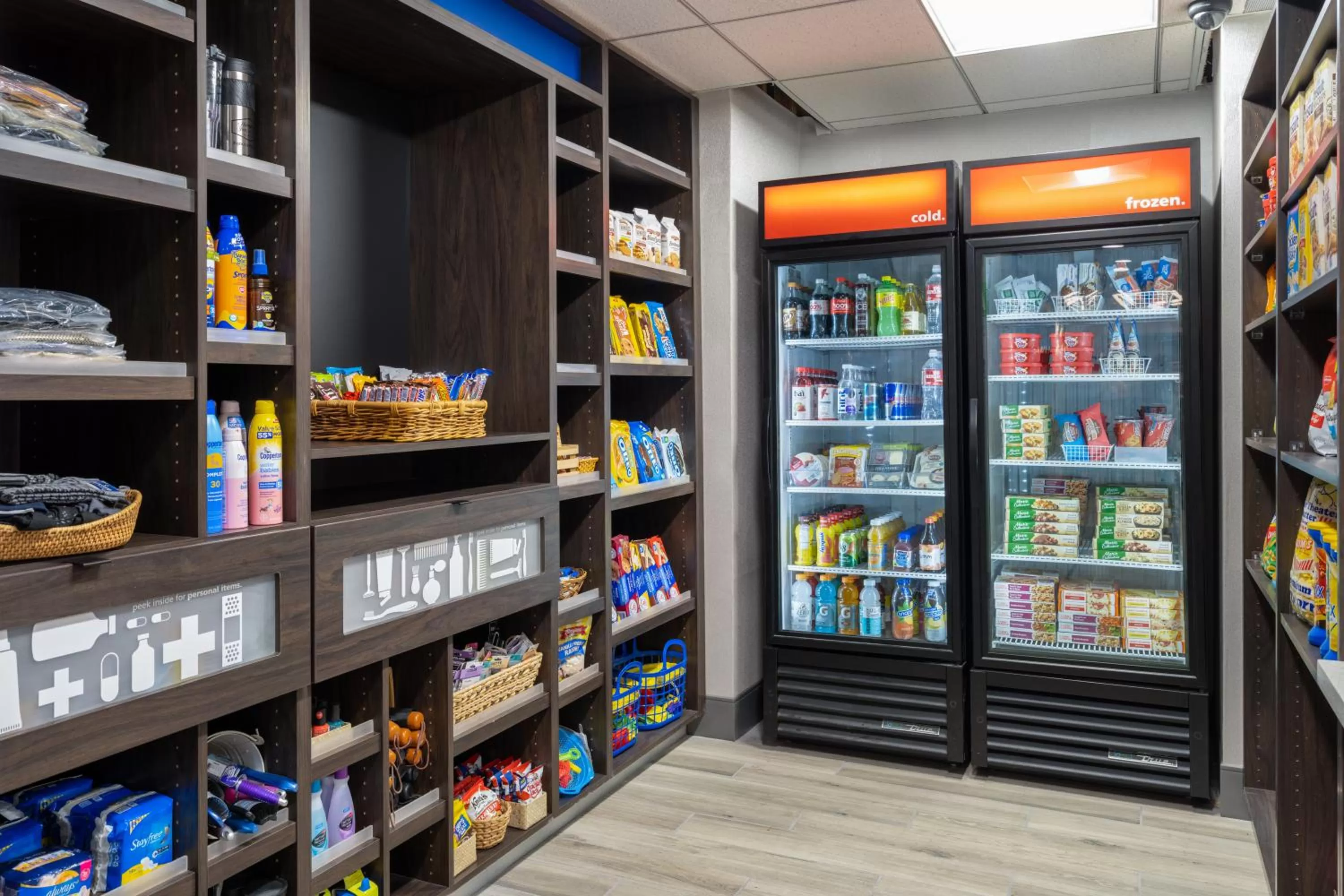 On-site shops in Hampton Inn & Suites Agoura Hills