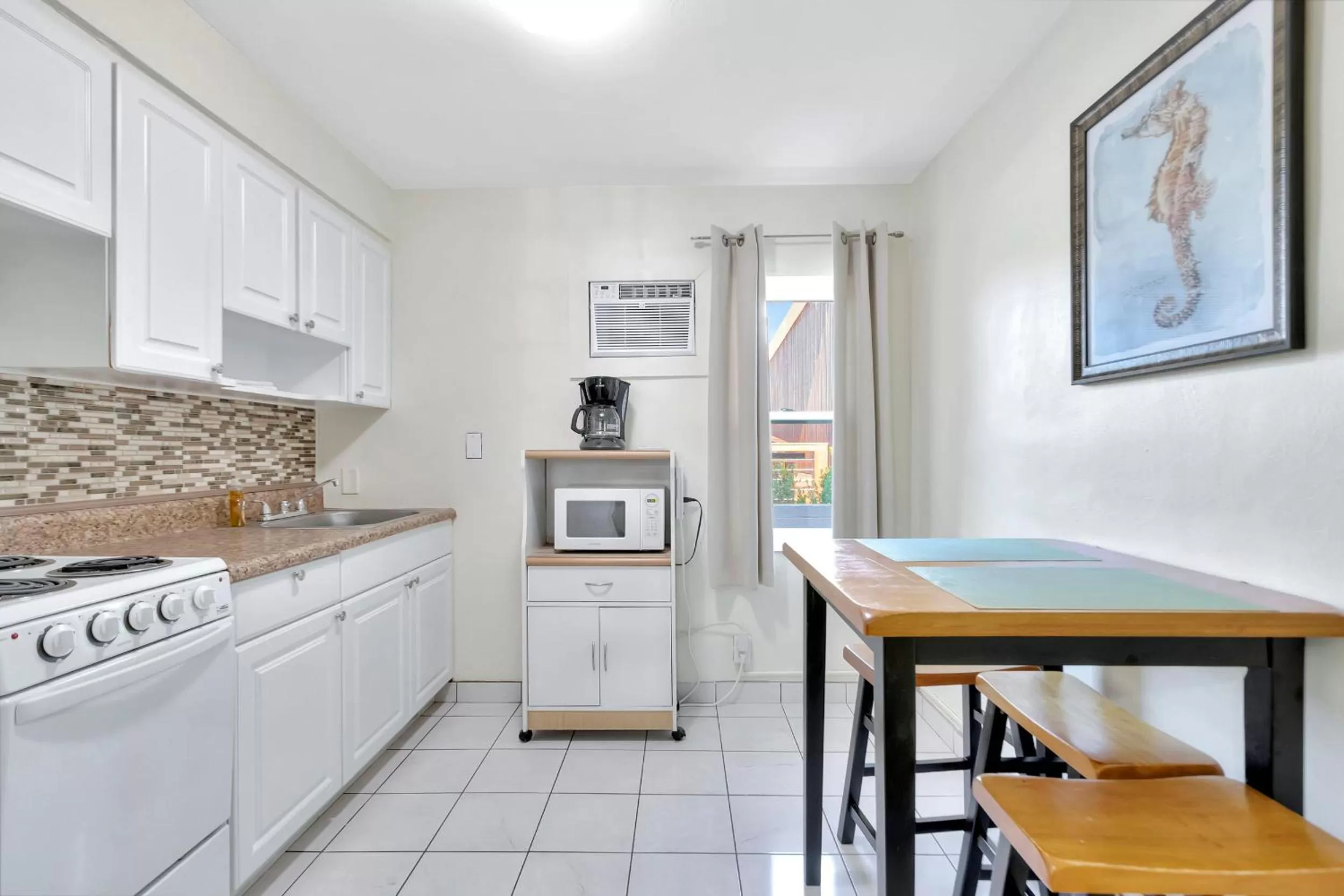 kitchen, Kitchen/Kitchenette in Seahorse Guesthouse