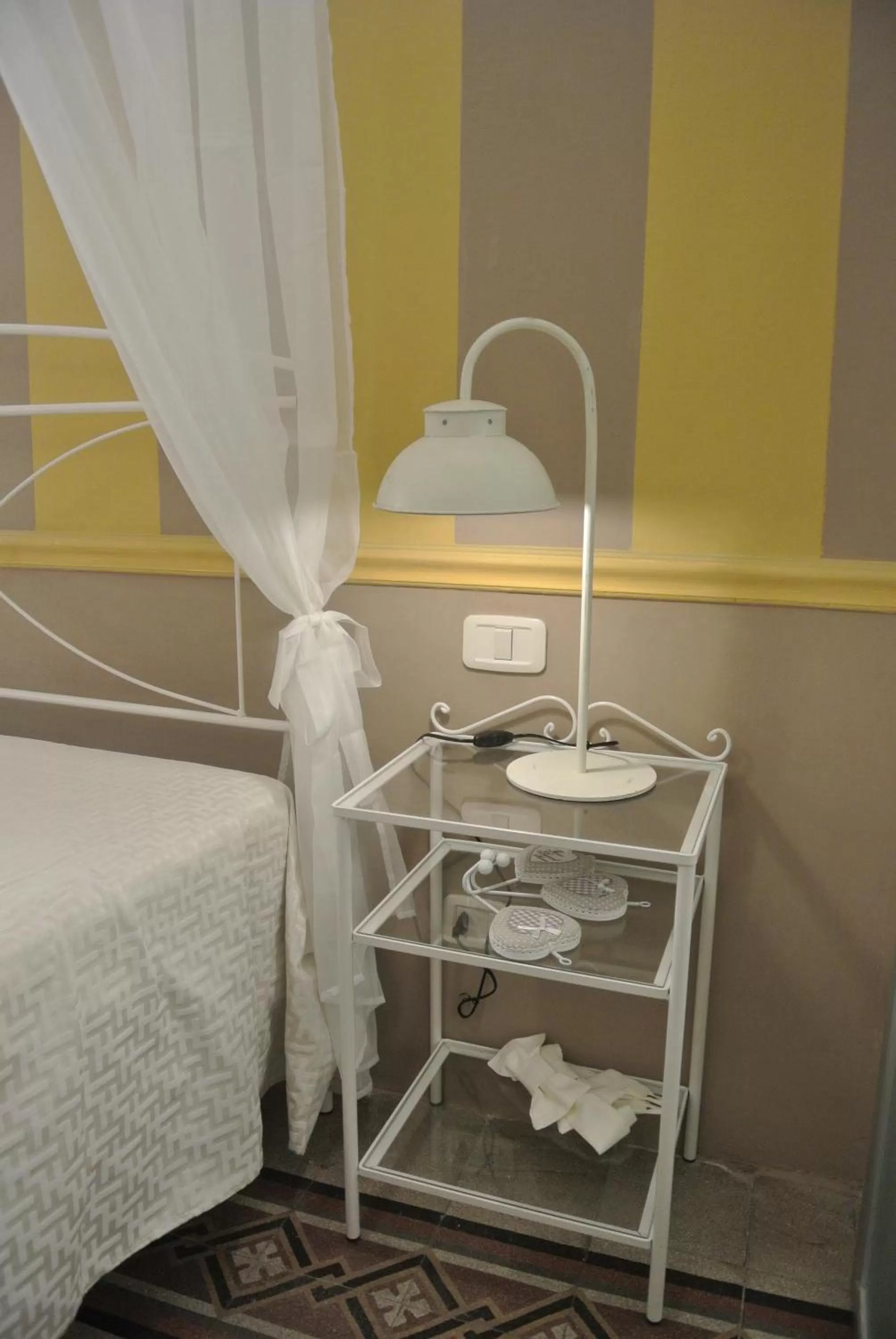 Decorative detail, Bed in Ghibellino B&B