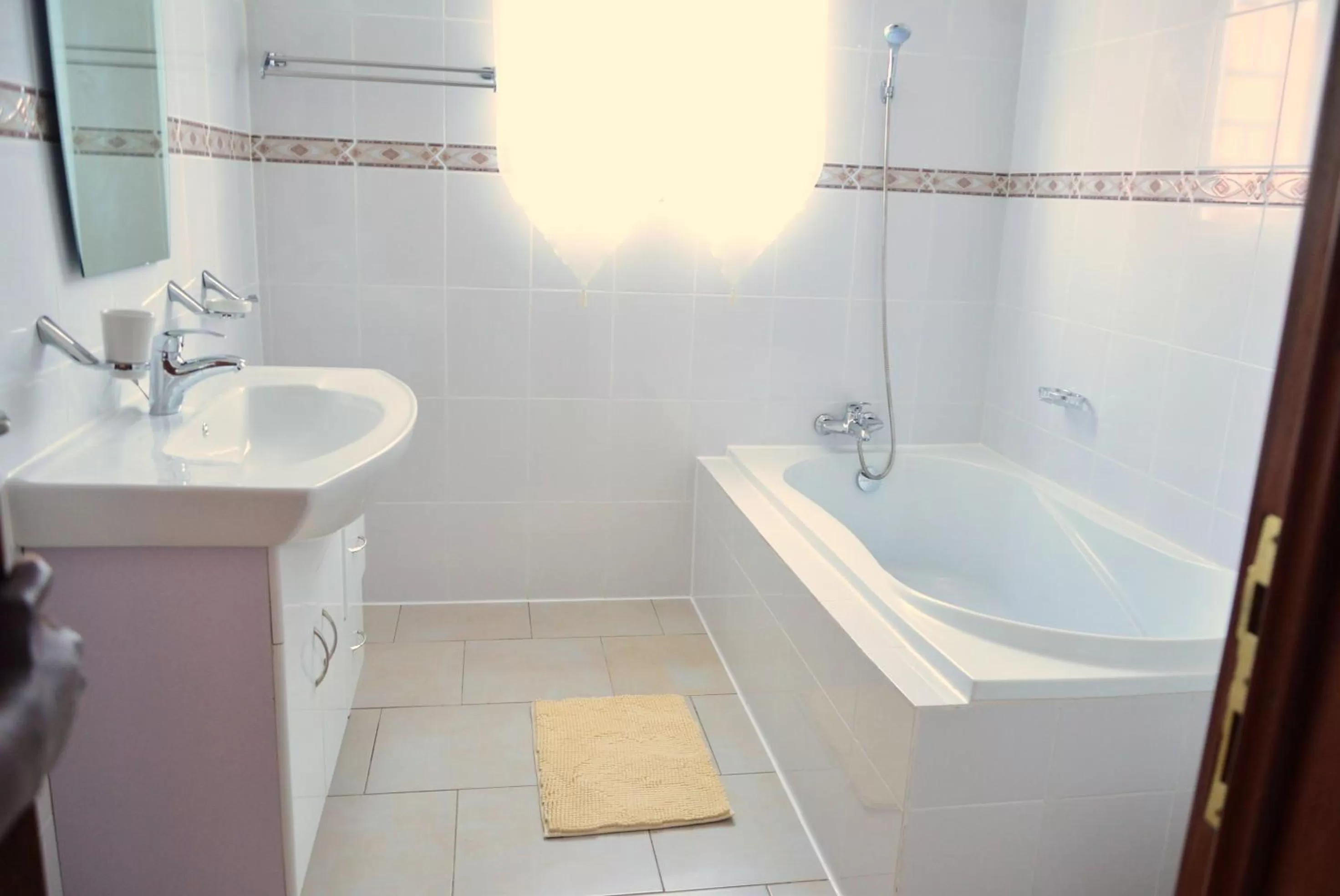 Bathroom in Hôtel Maisons-Sifa