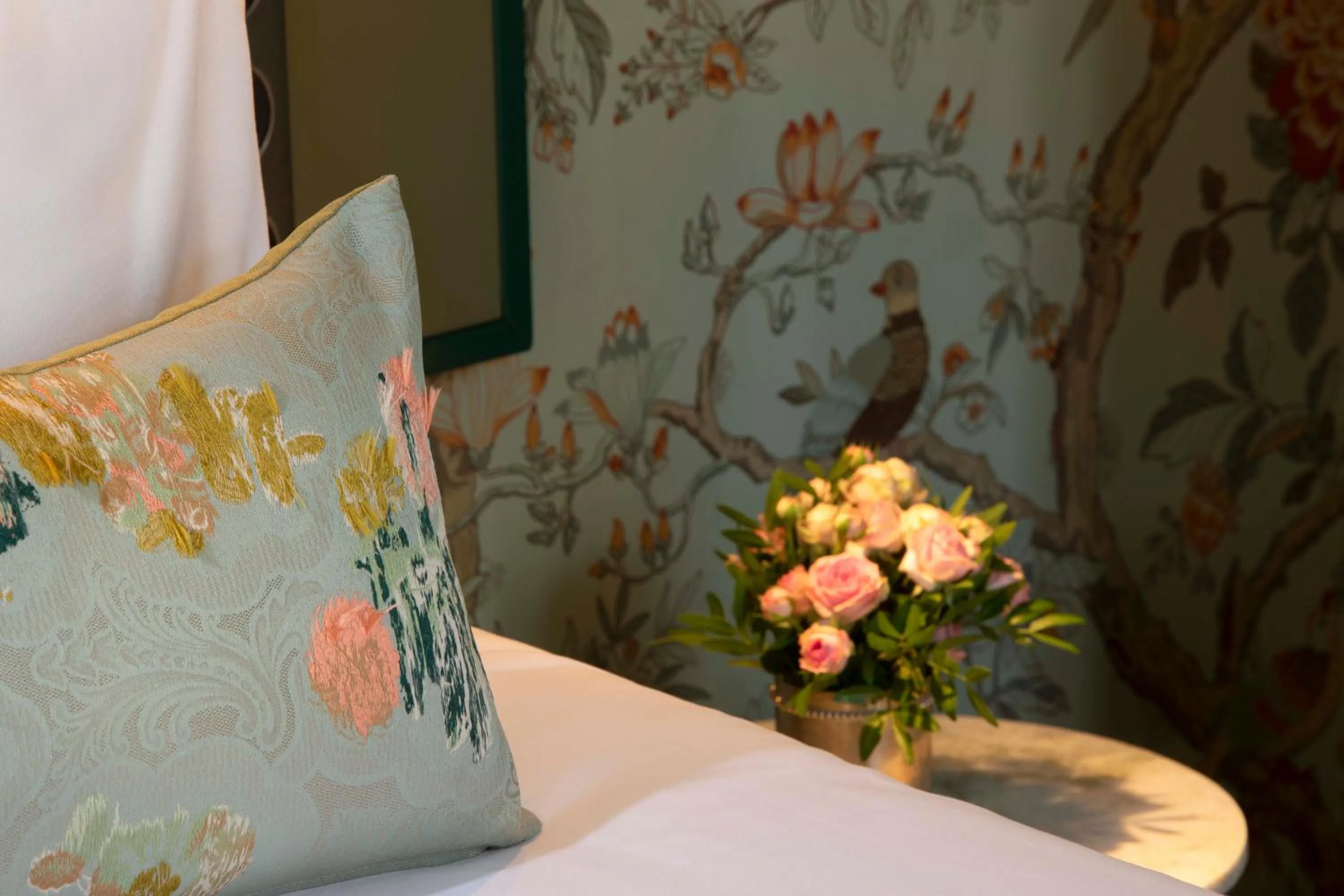 Bed in Hotel des Deux-Iles - Notre-Dame